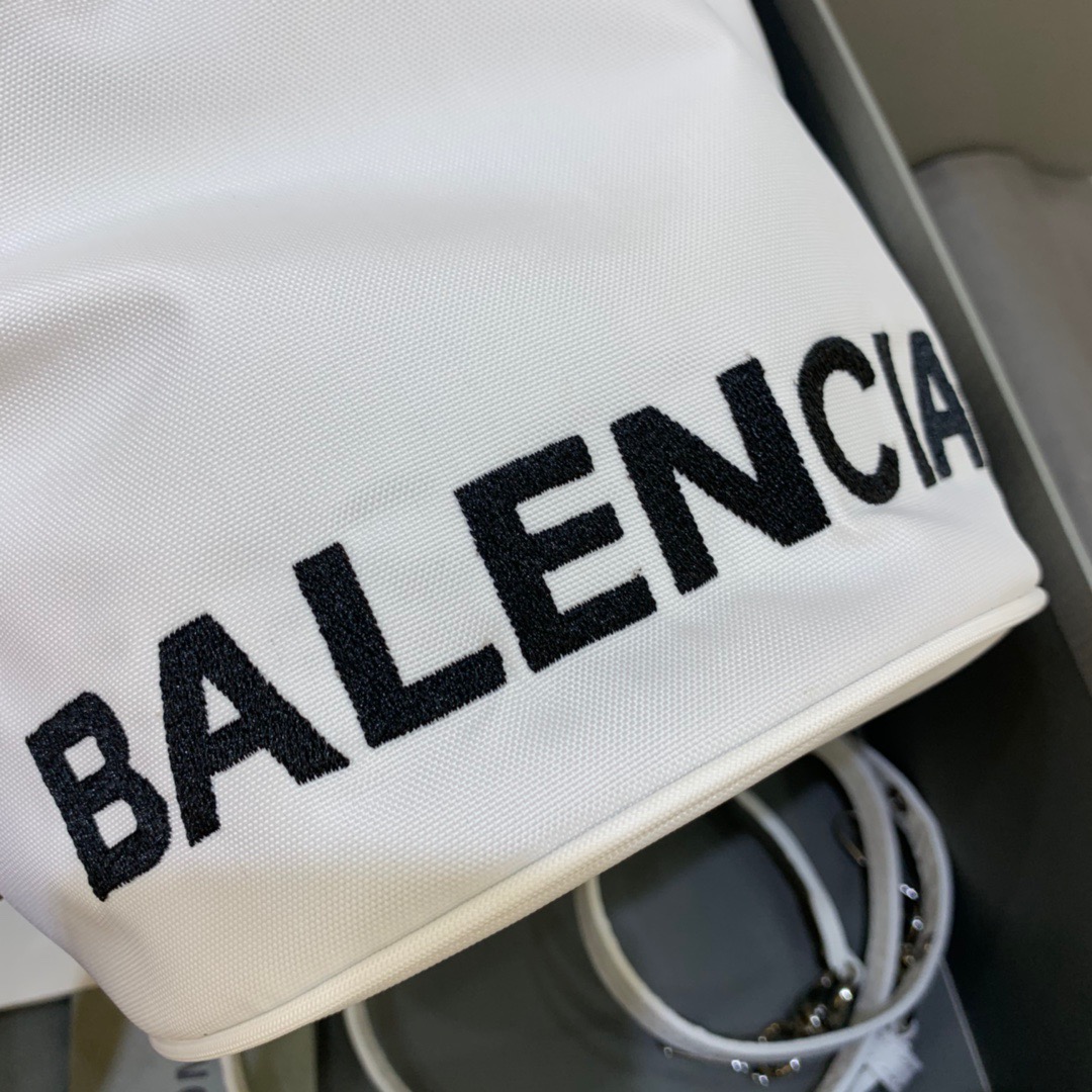Balenciaga Le Cagole Medium Bucket Bag In White, For Women, Women’s Bags 7in/18cm