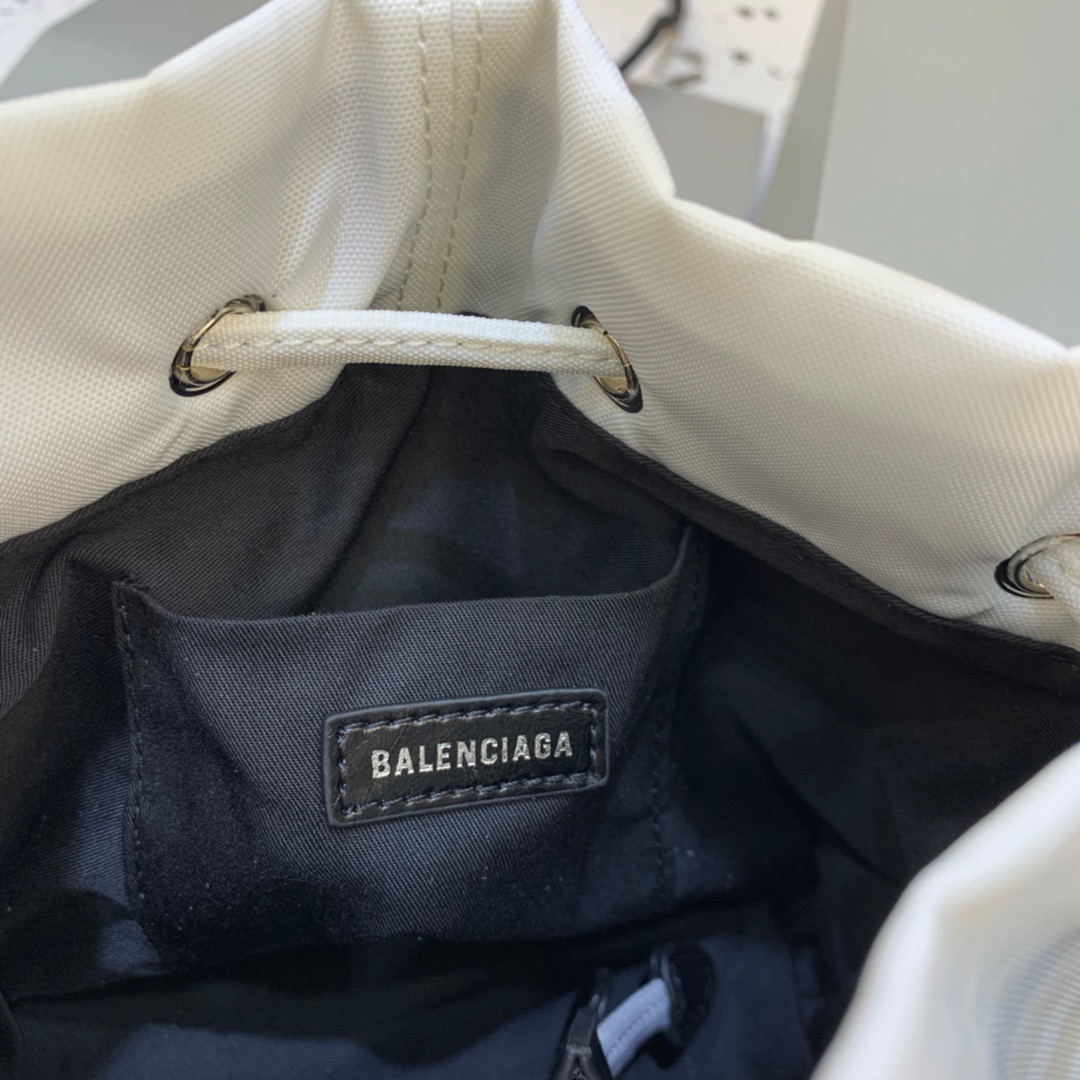 Balenciaga Le Cagole Medium Bucket Bag In White, For Women, Women’s Bags 7in/18cm