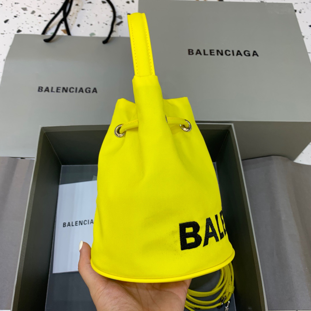 Balenciaga Le Cagole Medium Bucket Bag In Yellow, For Women, Women’s Bags 7in/18cm