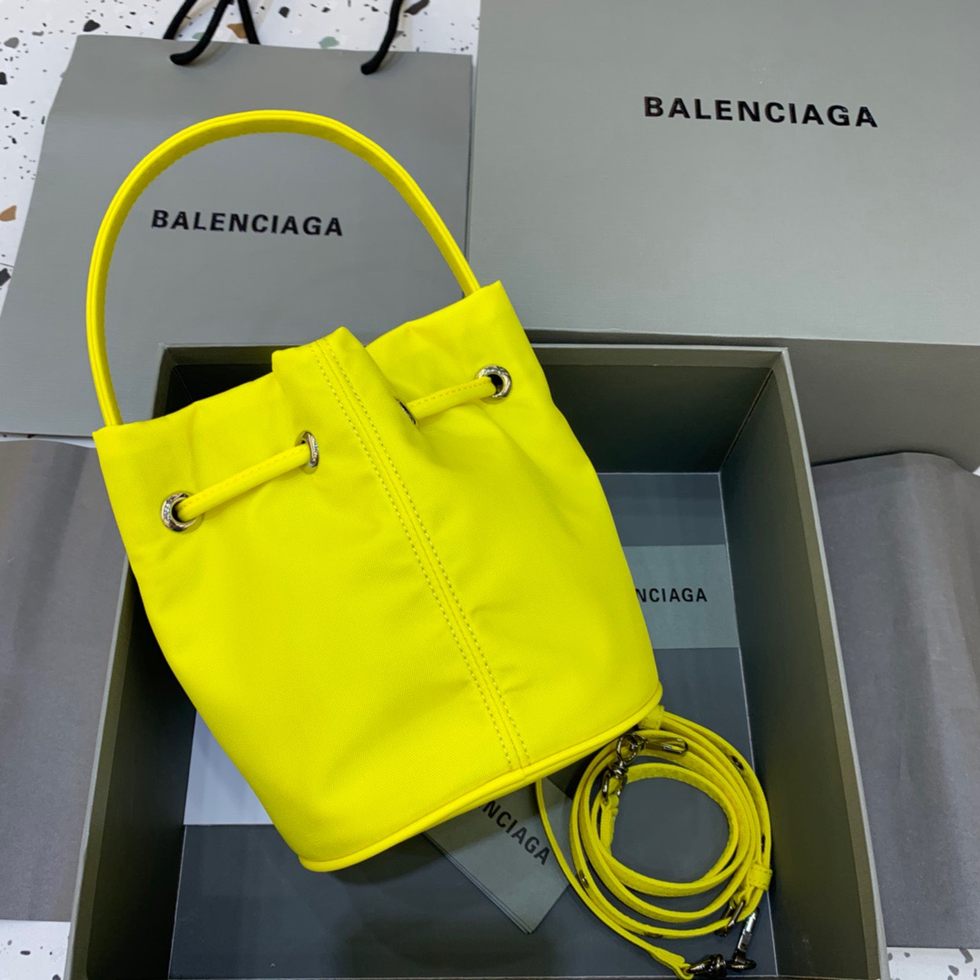 Balenciaga Le Cagole Medium Bucket Bag In Yellow, For Women, Women’s Bags 7in/18cm