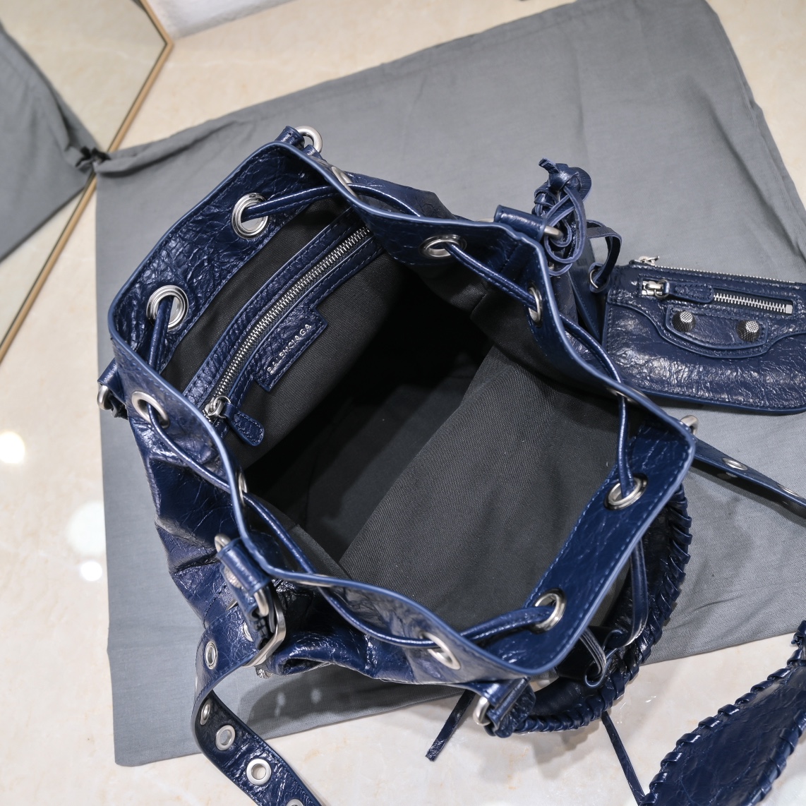 Balenciaga Le Cagole Small Bucket Bag In Black/Dark Blue/Sliver Tone For Women 11.8in/30 cm 7024321VG9Y1000