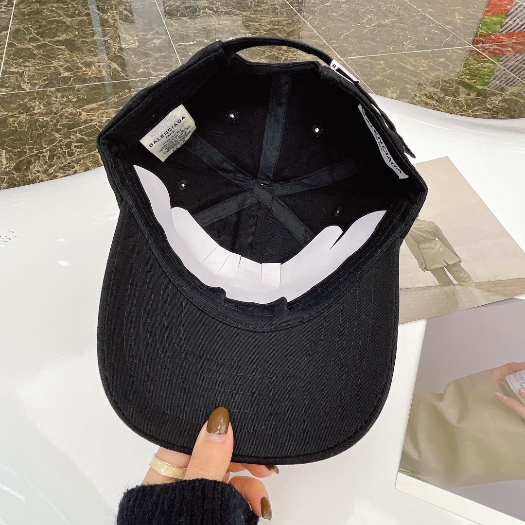 Balenciaga Logo Cap In Black