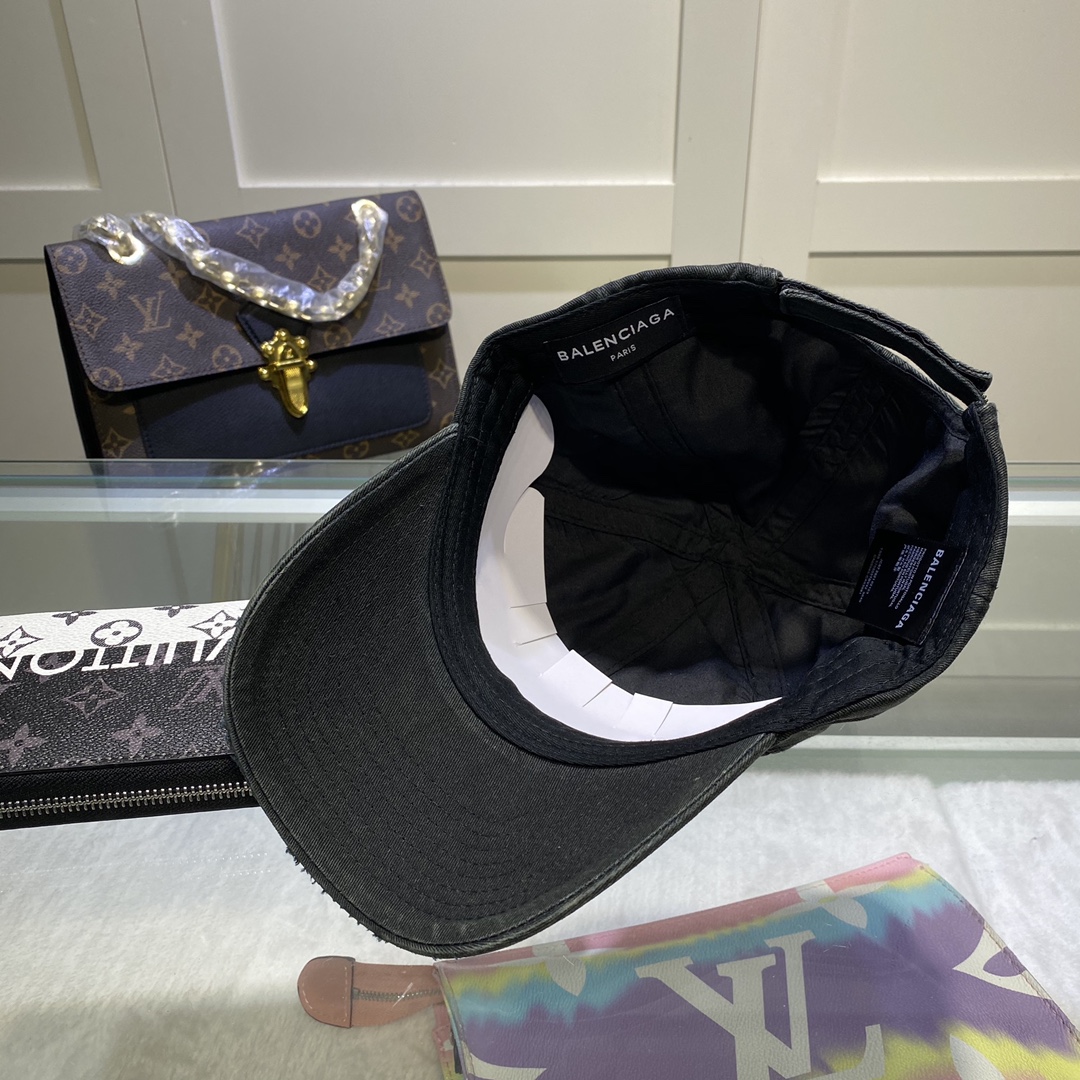Balenciaga Logo Front Cap In Black