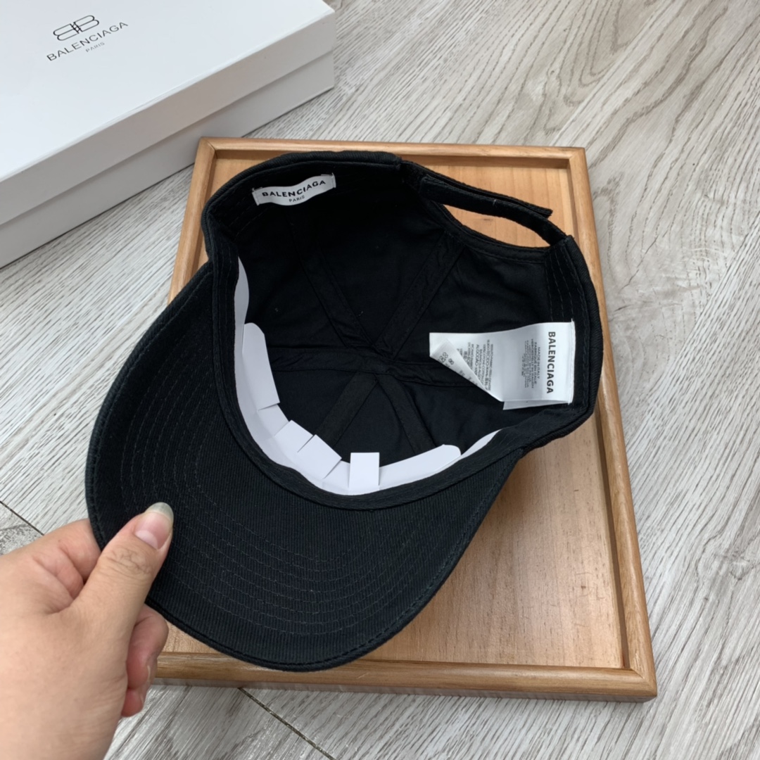 Balenciaga Logo Front Cap In Black