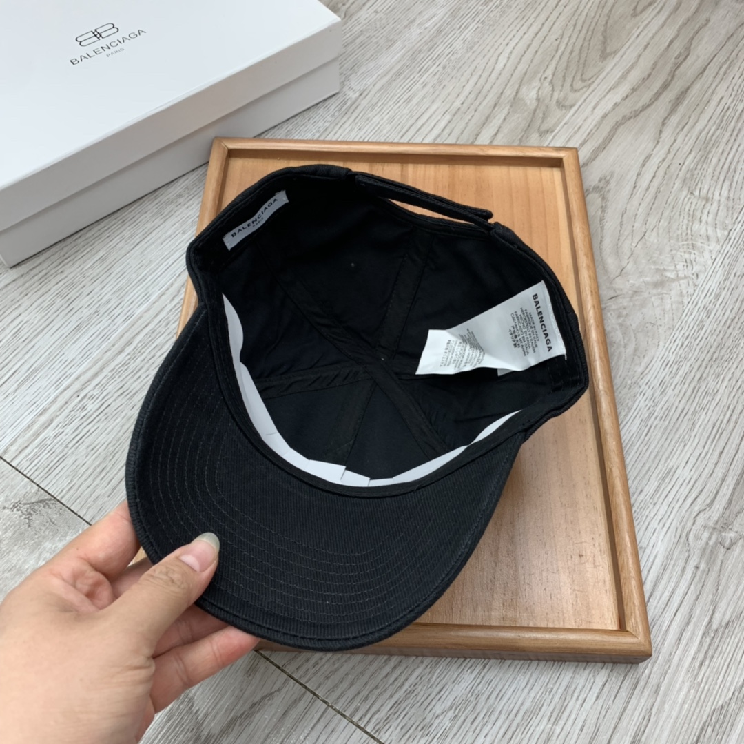 Balenciaga Logo Front Cap In Black