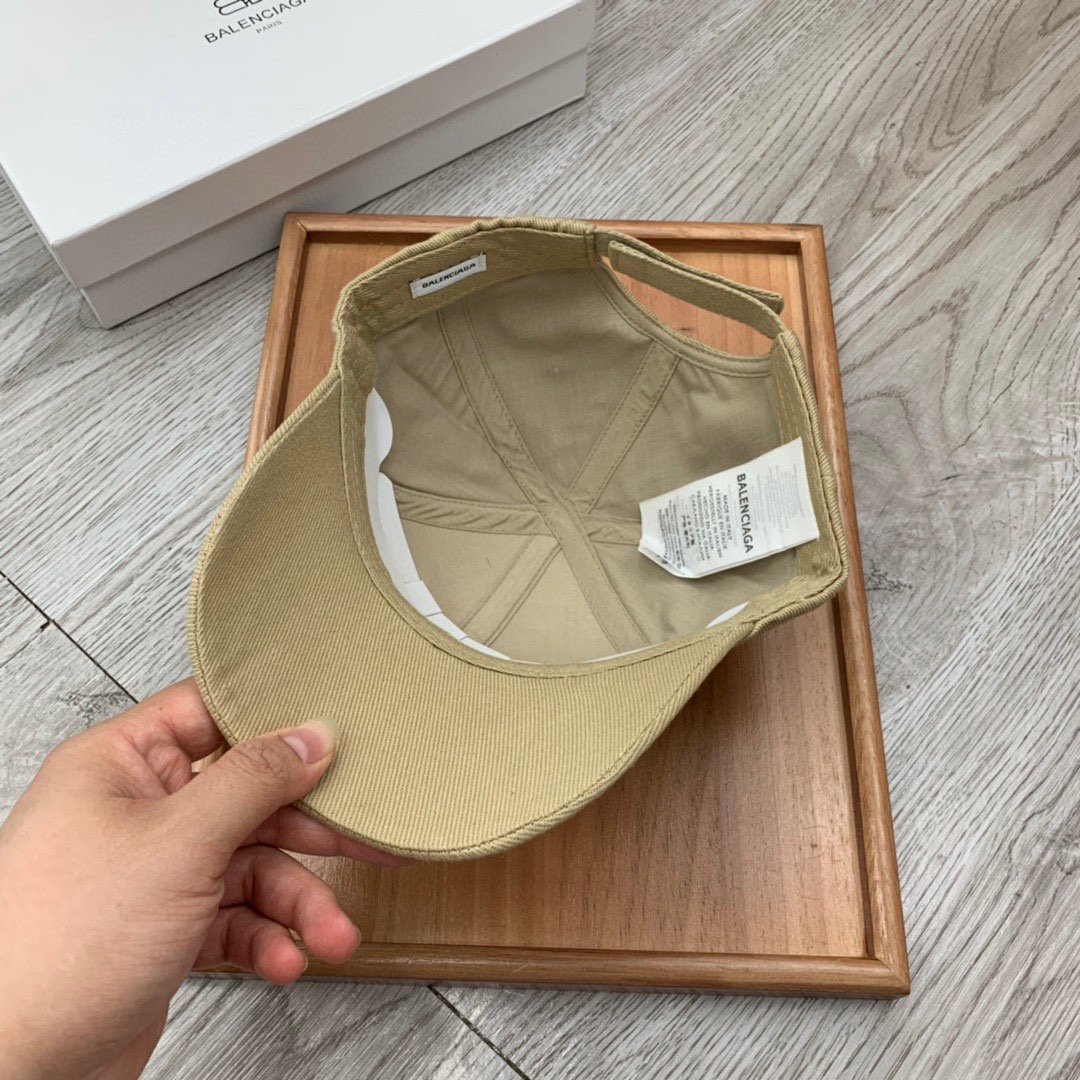 Balenciaga Logo Visor Cap In Beige