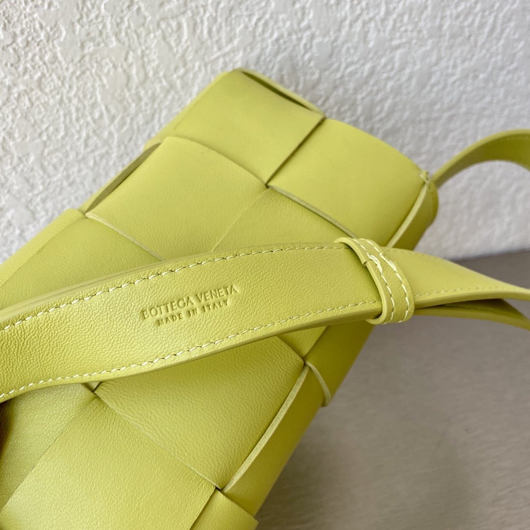 Bottega Veneta Belt Cassette Acid Kiwi, For Women, Women’s Bags 7in/18cm 668572VMAY17301
