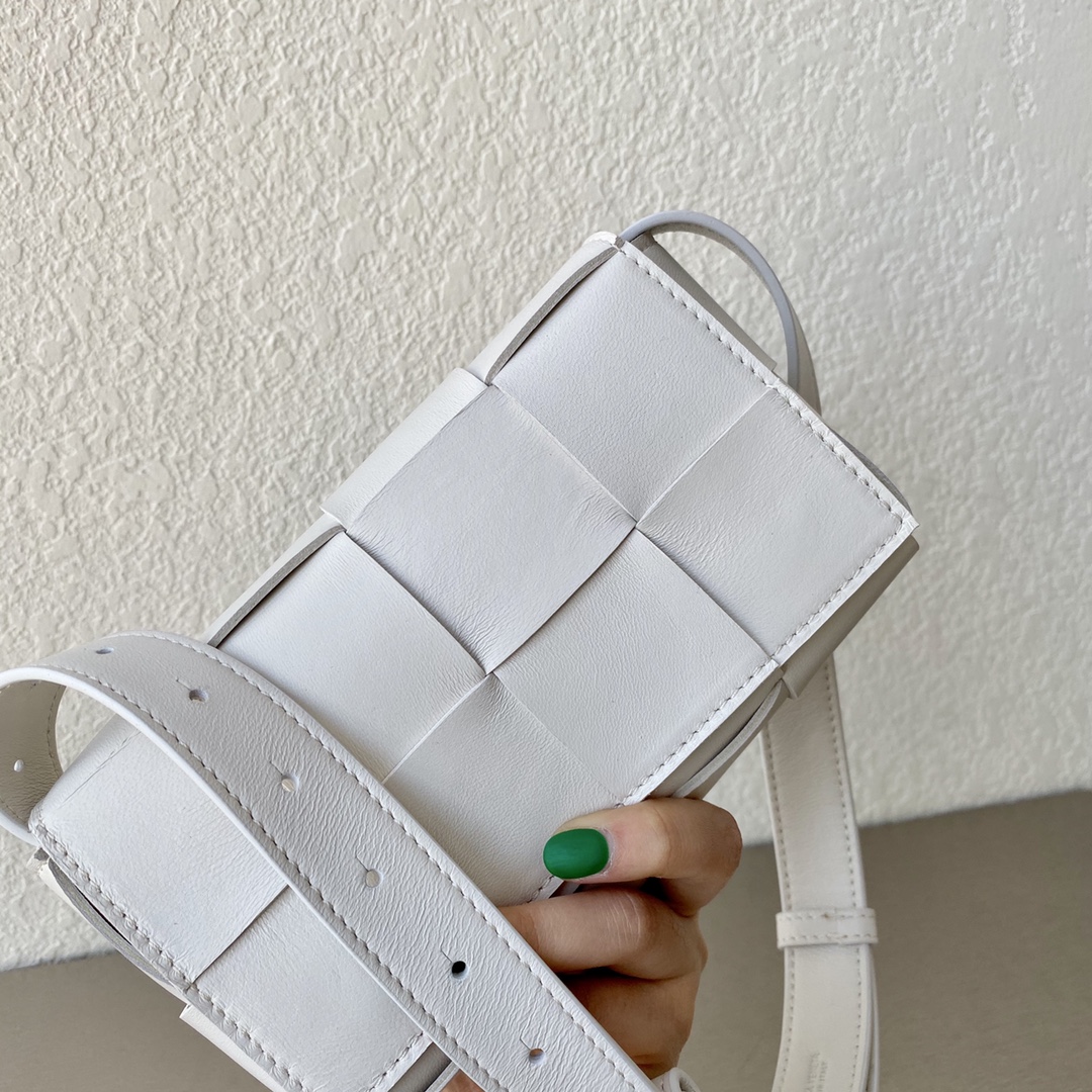 Bottega Veneta Belt Cassette White, For Women, Women’s Bags 7in/18cm 668572VMAY19009