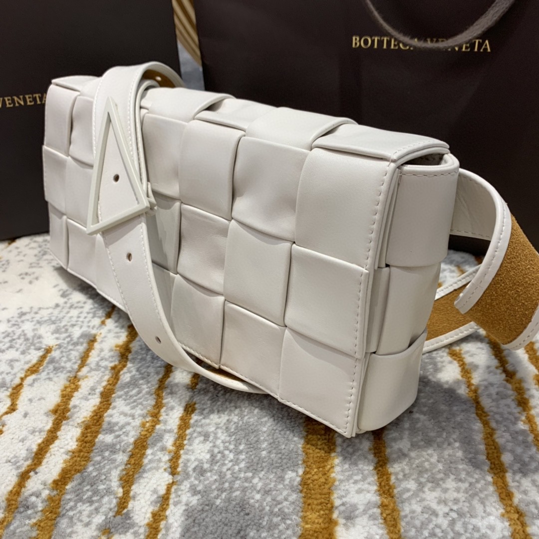Bottega Veneta Brick Cassette Bag For Women 11in/28cm In White