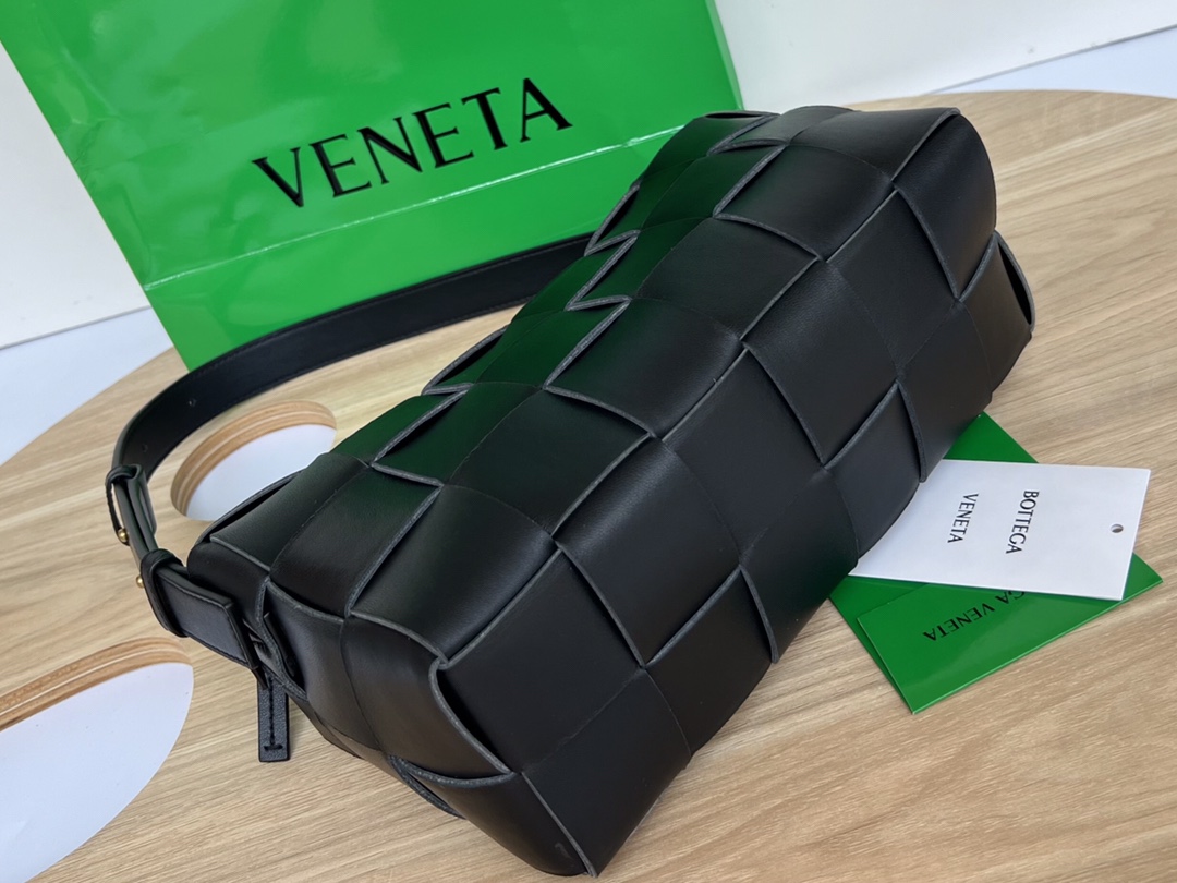 Bottega Veneta Brick Cassette Black, For Women, Women’s Bags 11in/28cm