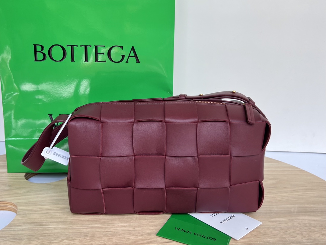 Bottega Veneta Brick Cassette Red, For Women, Women’s Bags 11in/28cm