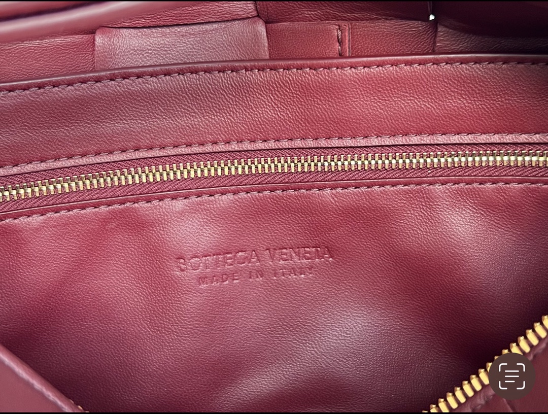 Bottega Veneta Brick Cassette Red, For Women, Women’s Bags 11in/28cm