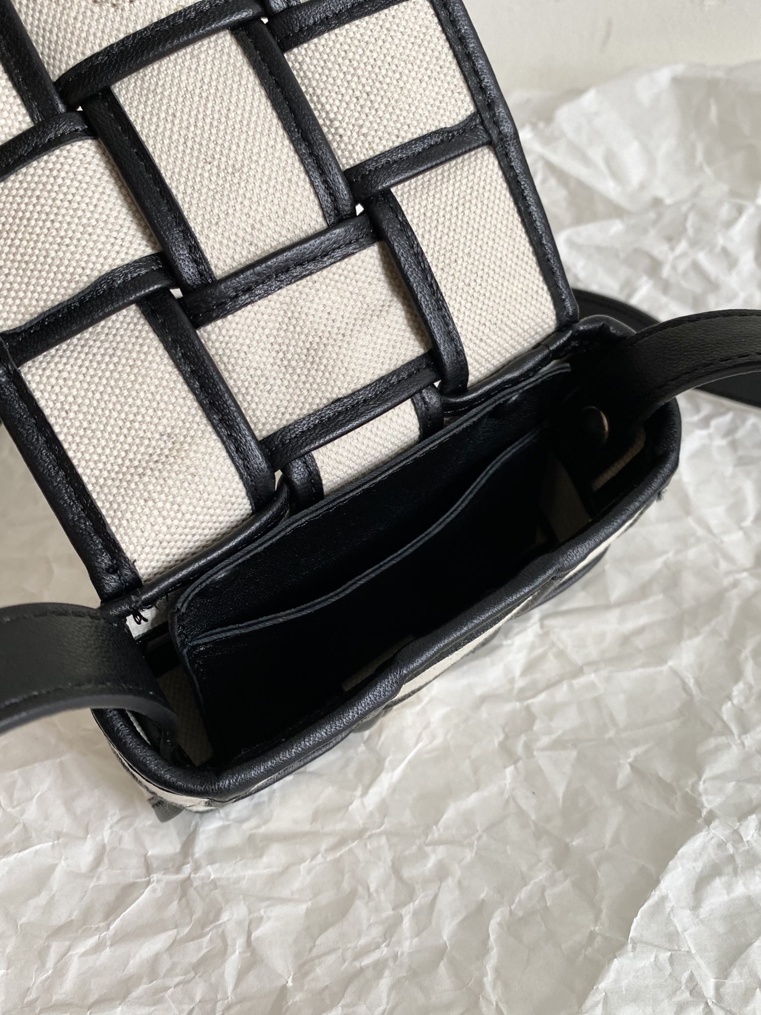 Bottega Veneta Candy Cassette Beige And Black, For Women, Women’s Bags 4.7in/12cm 714618VMBN39811