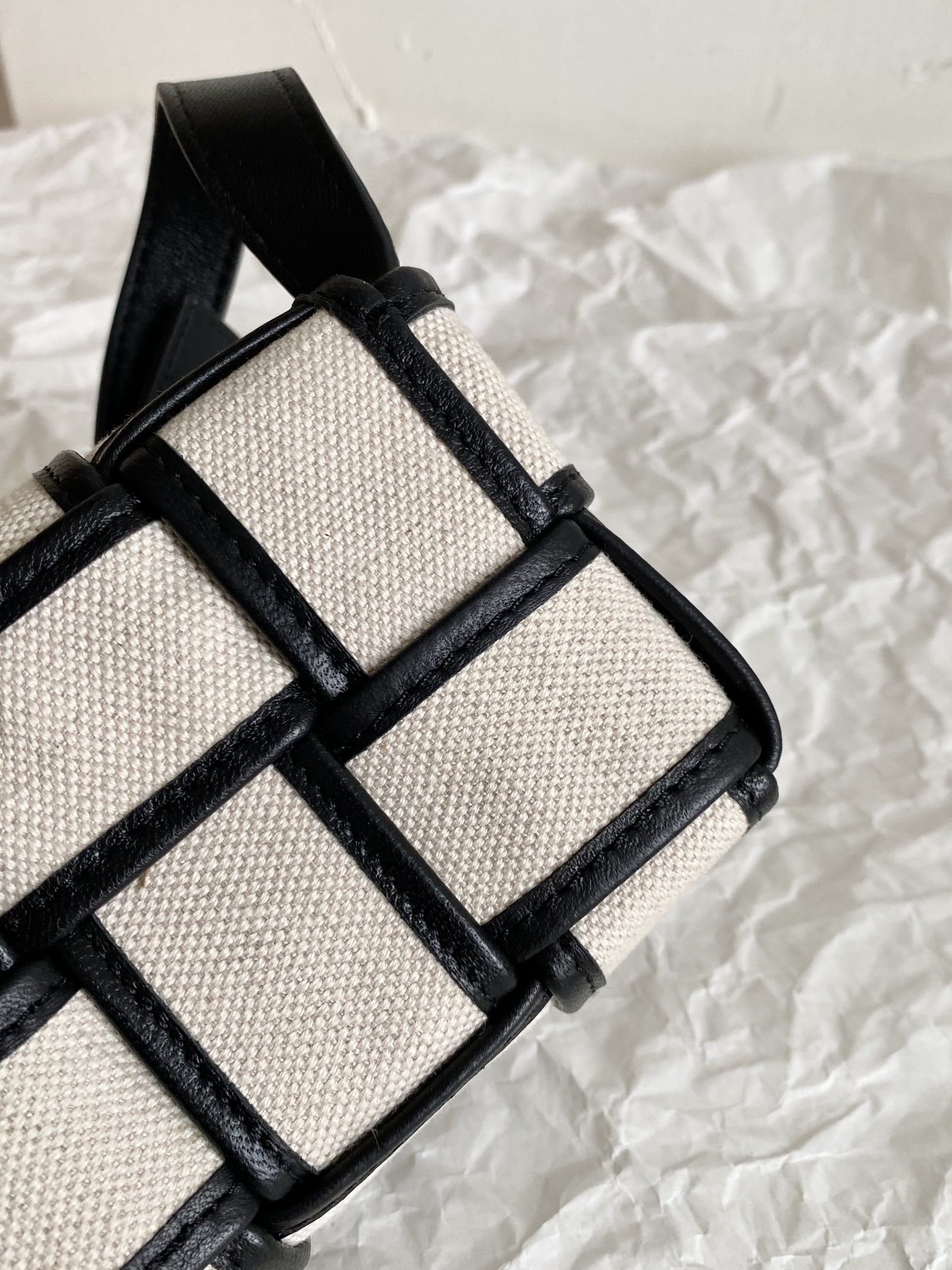 Bottega Veneta Candy Cassette Beige And Black, For Women, Women’s Bags 4.7in/12cm 714618VMBN39811