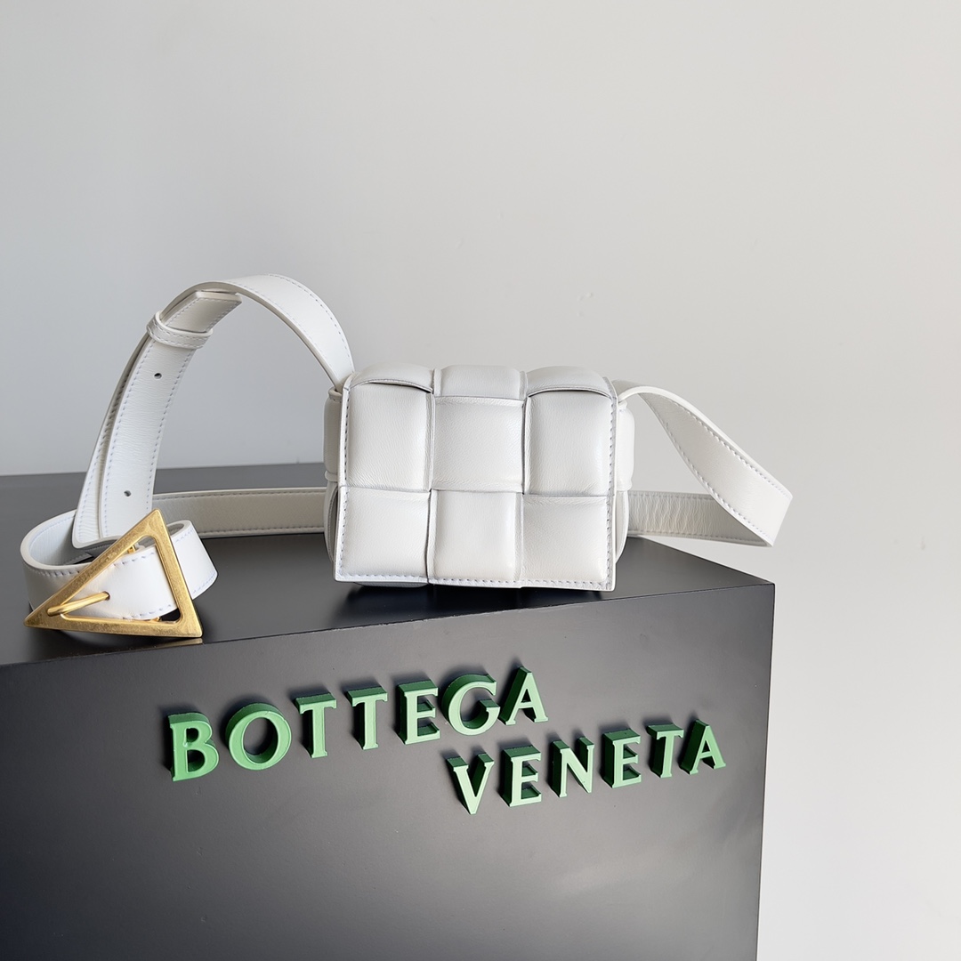 Bottega Veneta Candy Padded Tech Cassette White , For Women, Women’s Bags 5.1in/13cm 691018VBO819007