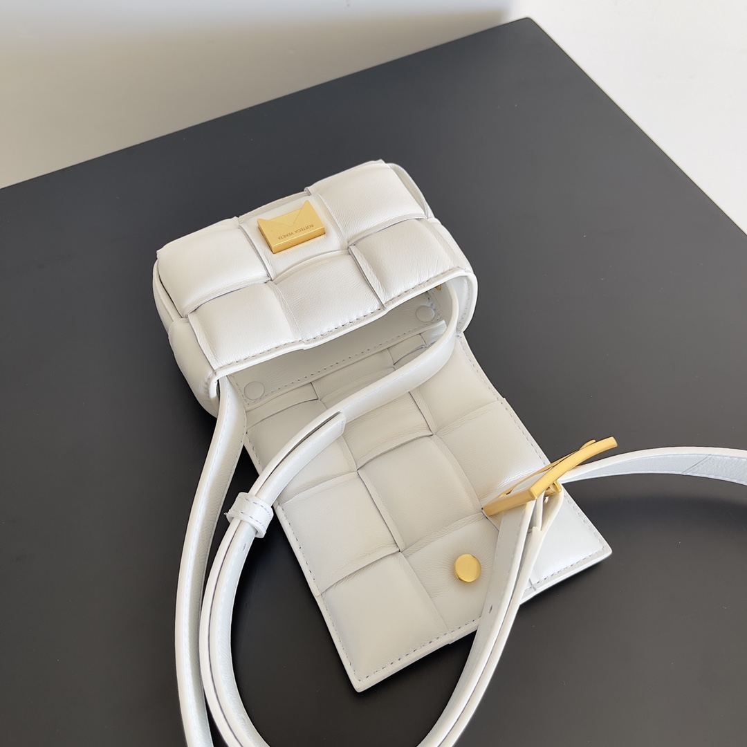 Bottega Veneta Candy Padded Tech Cassette White , For Women, Women’s Bags 5.1in/13cm 691018VBO819007
