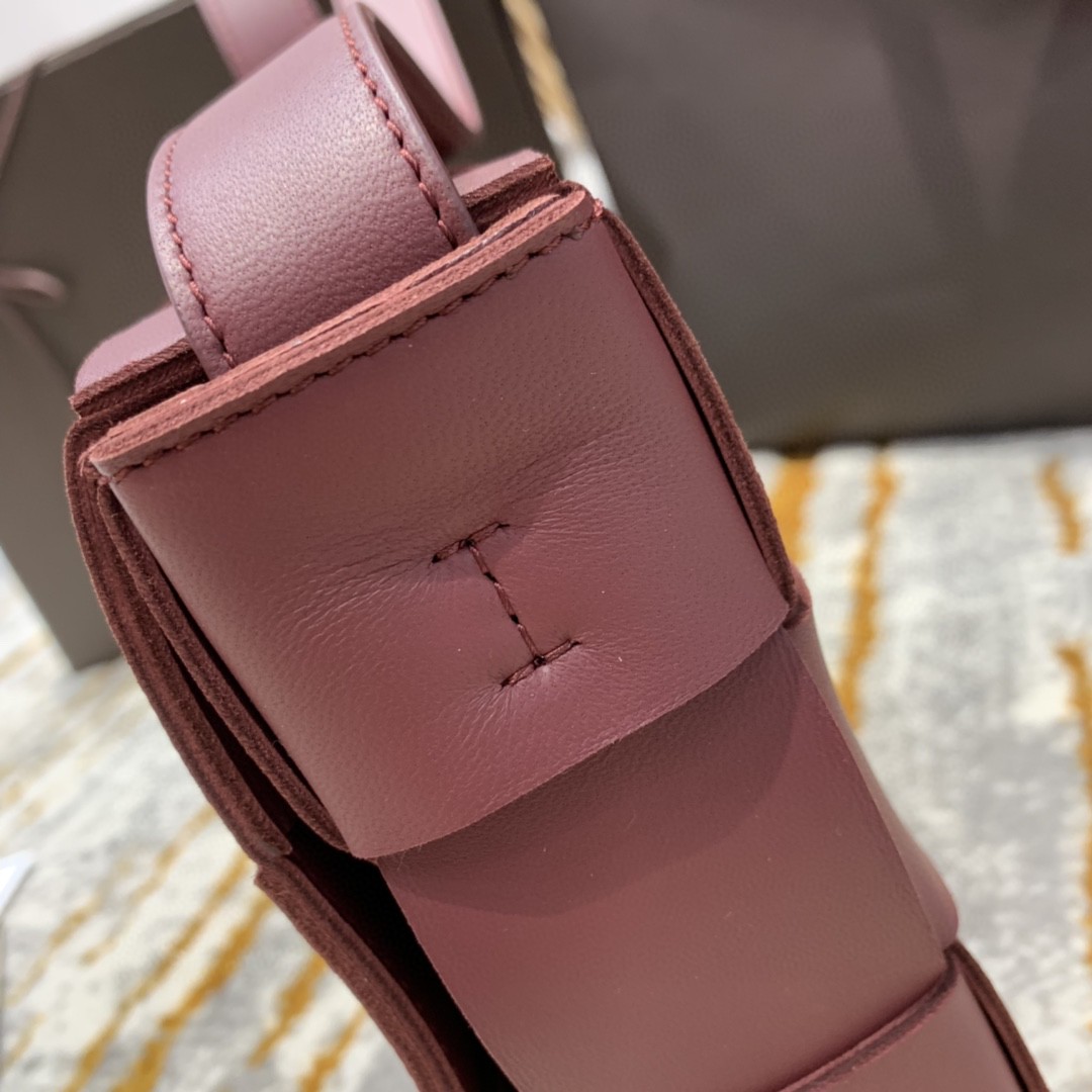 Bottega Veneta Cassette Bag For Women 9.1in/23cm In Dark Red 578004VMAY16206