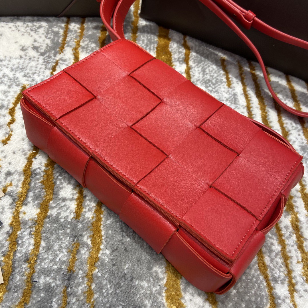 Bottega Veneta Cassette Bag For Women 9.1in/23cm In Red