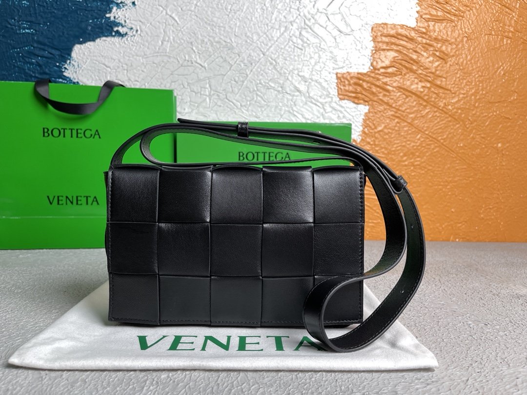 Bottega Veneta Cassette Black, For Women, Women’s Bags 9.1in/23cm 578004VMAY11229