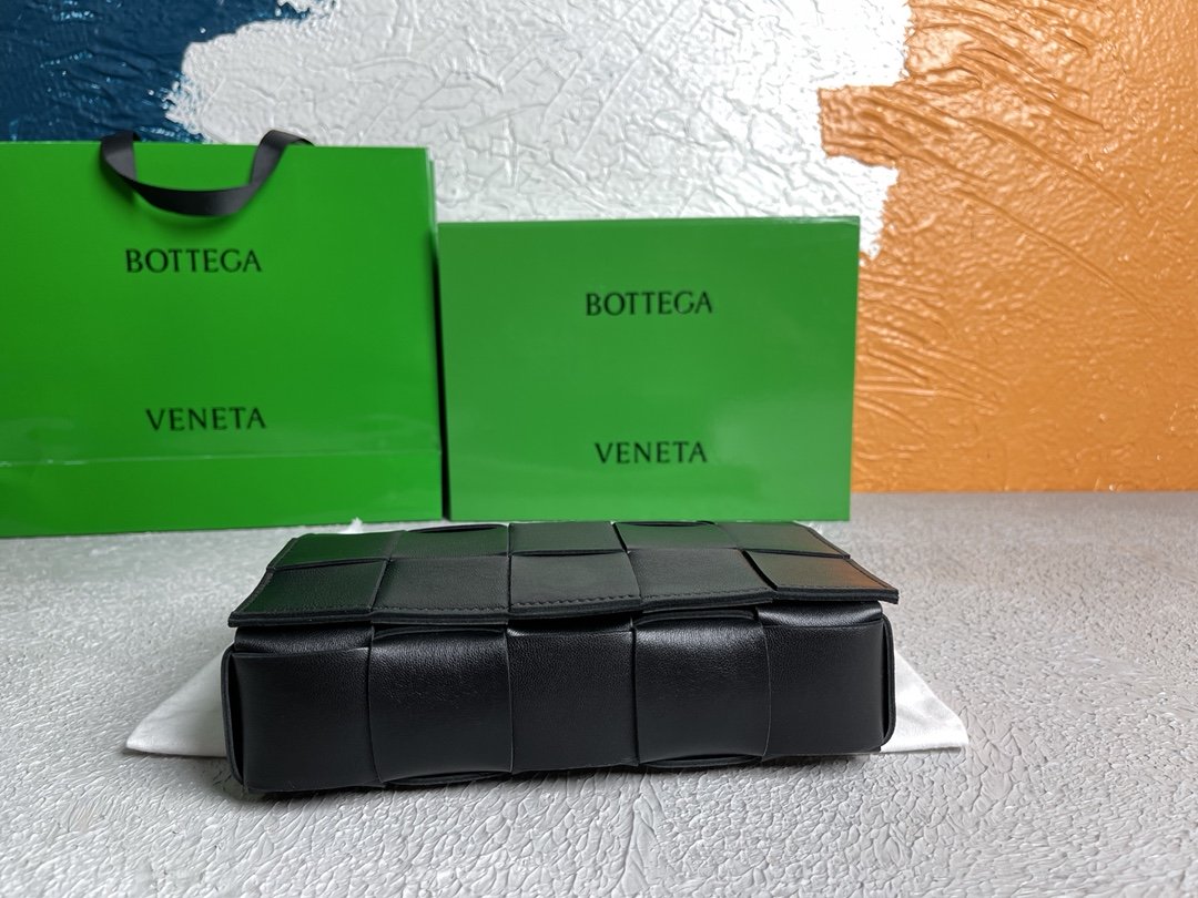 Bottega Veneta Cassette Black, For Women, Women’s Bags 9.1in/23cm 578004VMAY11229