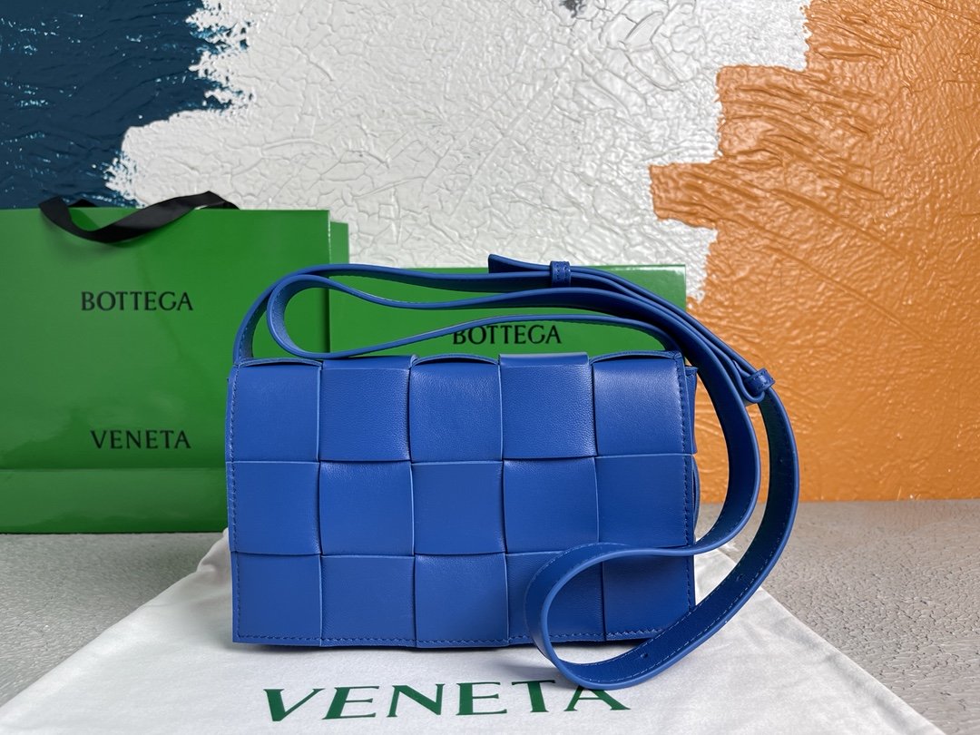 Bottega Veneta Cassette Blue, For Women, Women’s Bags 9.1in/23cm