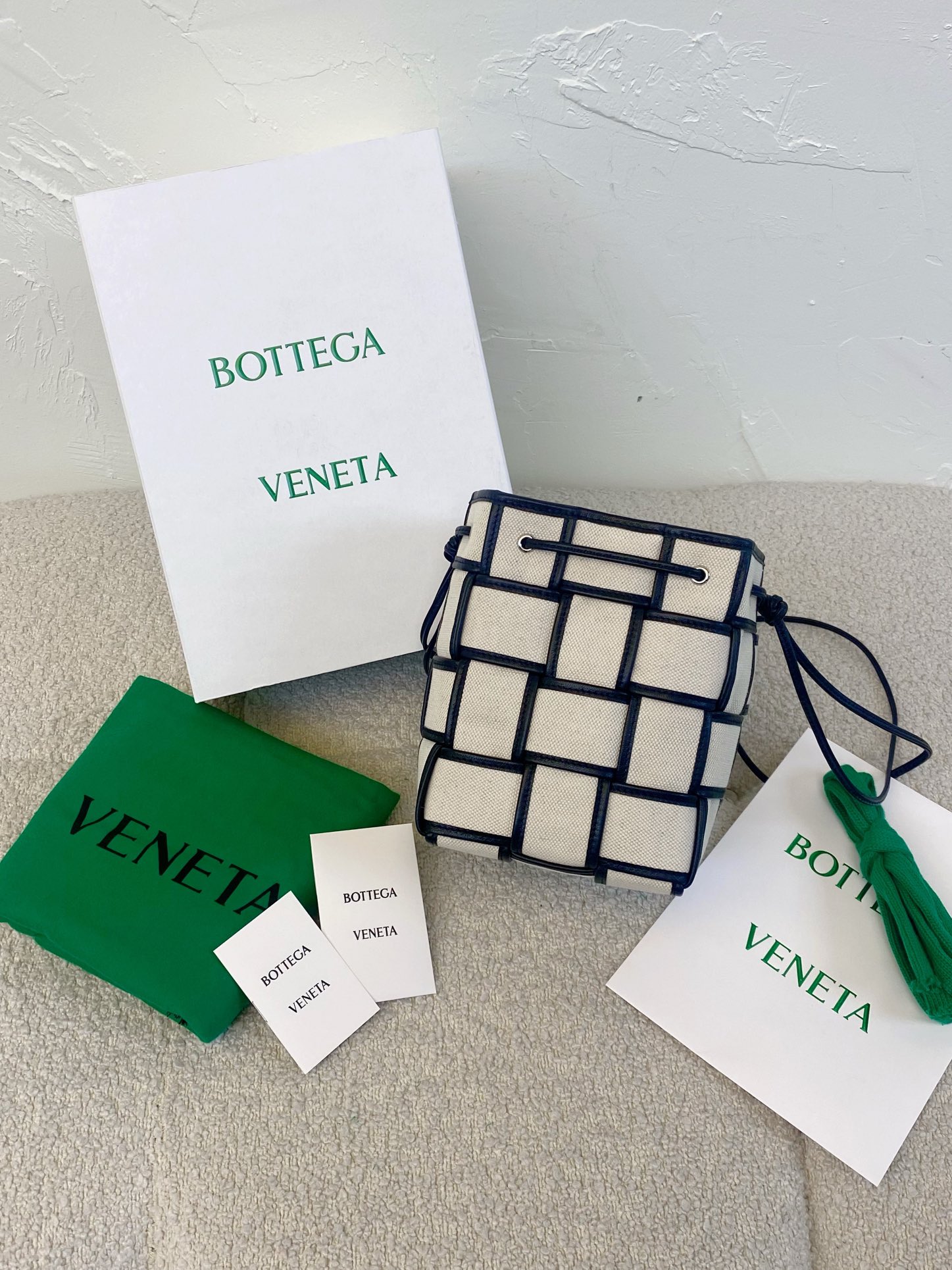 Bottega Veneta Cassette Bucket Bag Beige And Black, For Women, Women’s Bags 5.5in/18cm 714608VMBN39811
