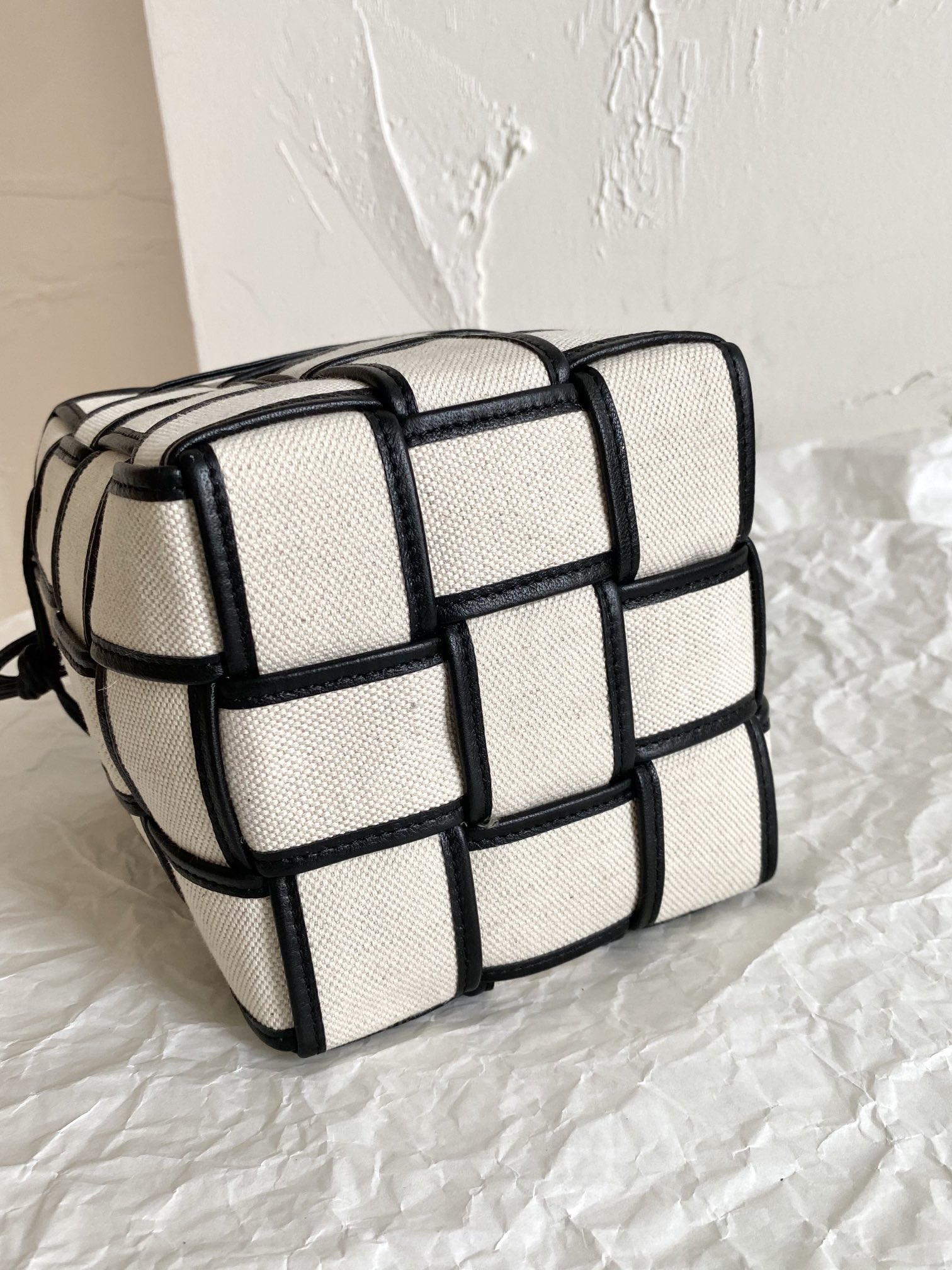 Bottega Veneta Cassette Bucket Bag Beige And Black, For Women, Women’s Bags 5.5in/18cm 714608VMBN39811
