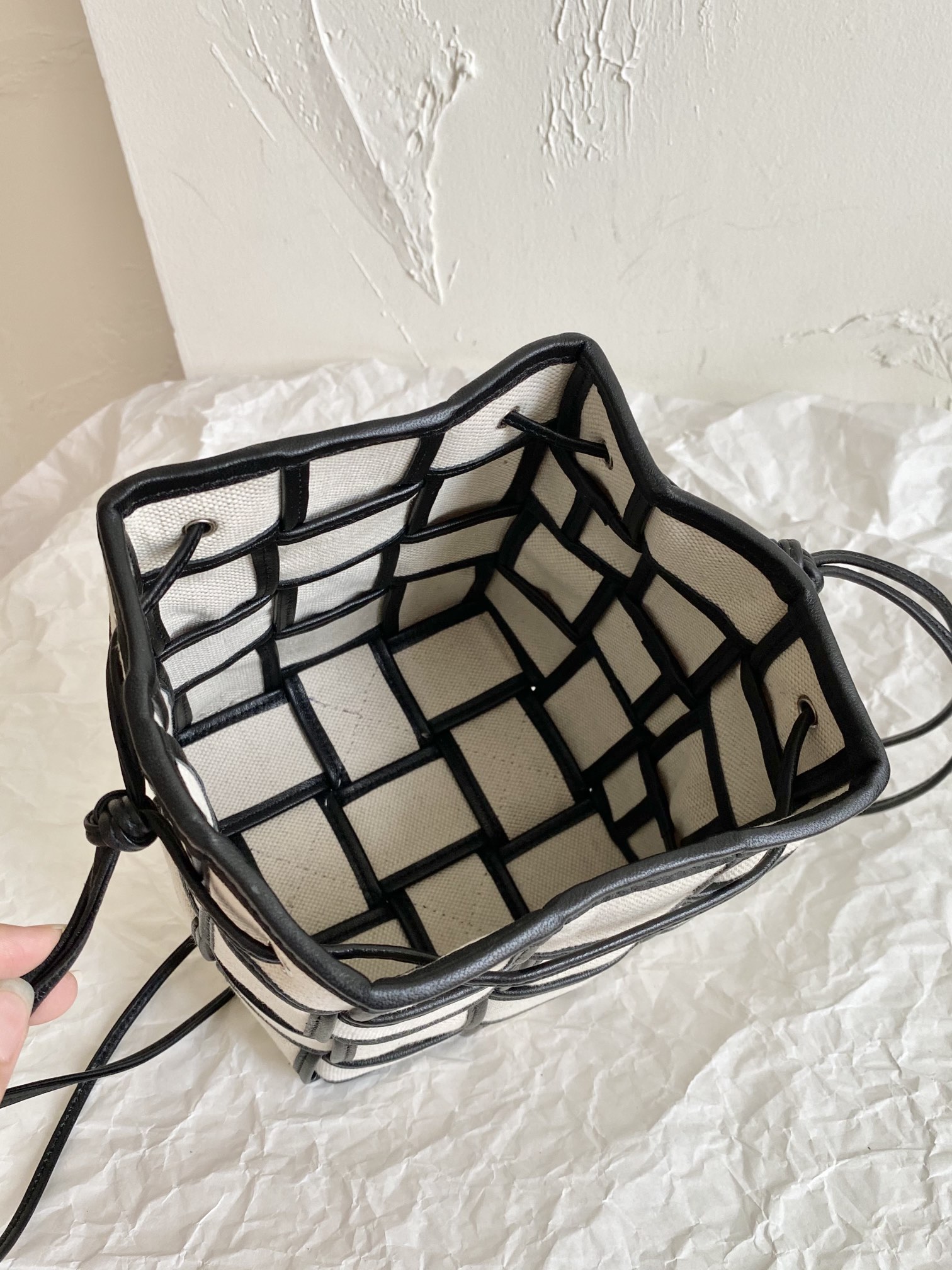 Bottega Veneta Cassette Bucket Bag Beige And Black, For Women, Women’s Bags 5.5in/18cm 714608VMBN39811
