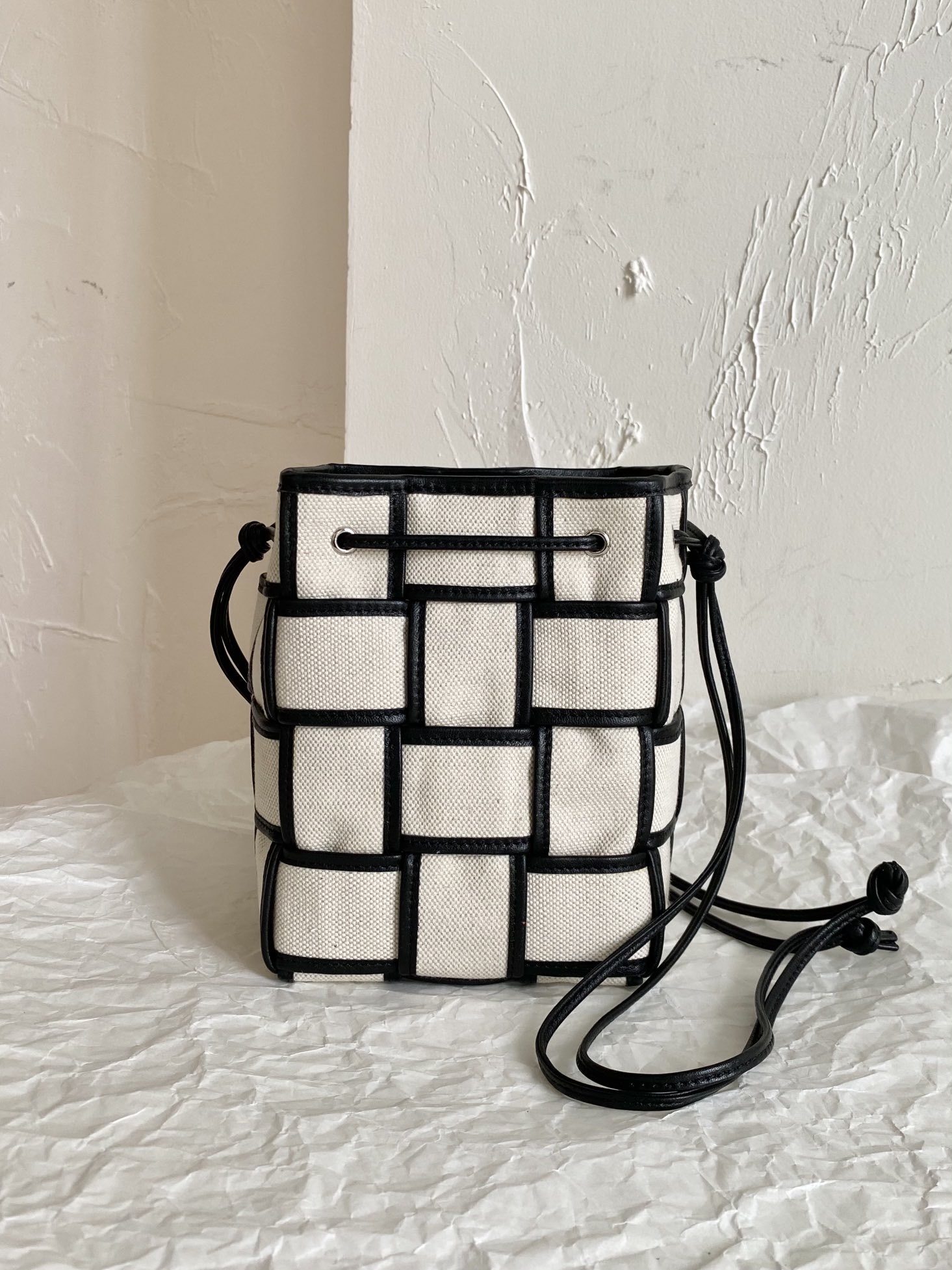 Bottega Veneta Cassette Bucket Bag Beige And Black, For Women, Women’s Bags 5.5in/18cm 714608VMBN39811