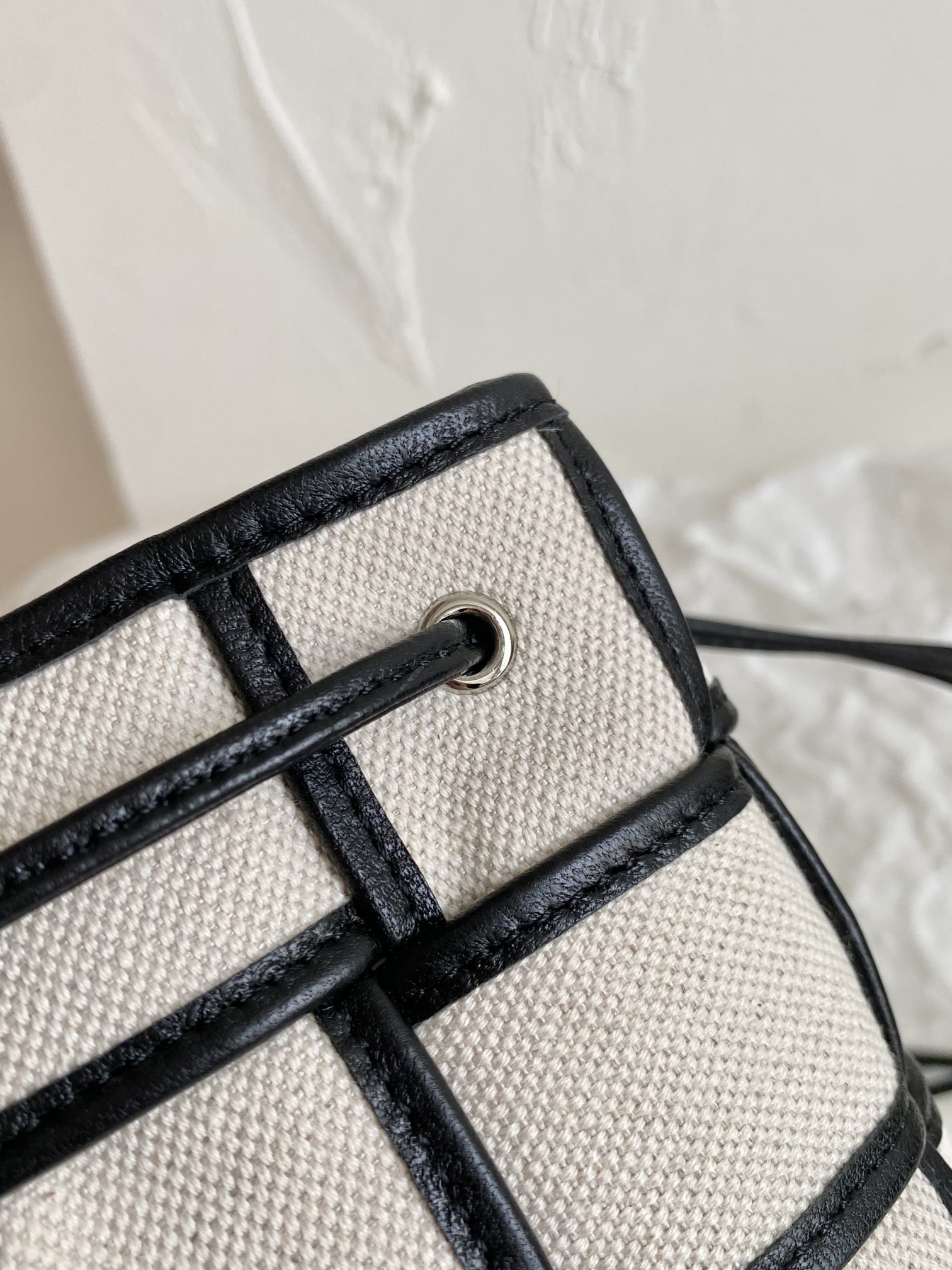 Bottega Veneta Cassette Bucket Bag Beige And Black, For Women, Women’s Bags 5.5in/18cm 714608VMBN39811