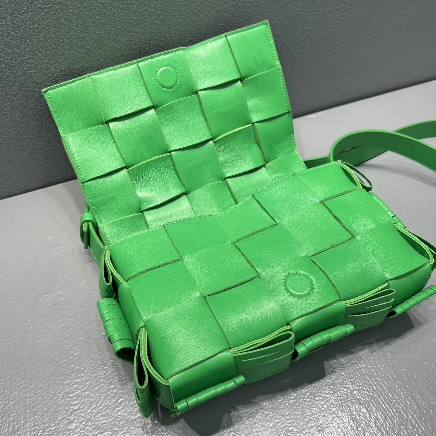 Bottega Veneta Cassette Green, For Women, Women’s Bags 9.1in/23cm 680698V1G713722