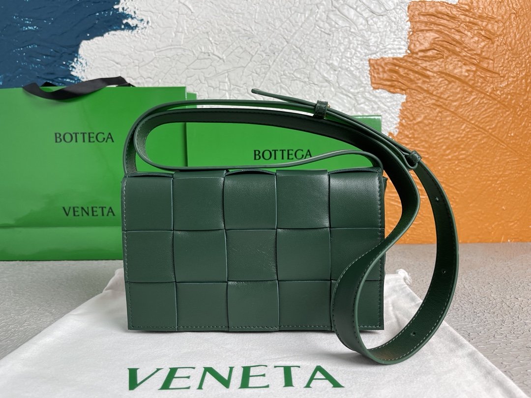 Bottega Veneta Cassette Raintree, For Women, Women’s Bags 9.1in/23cm 578004VMAY13035