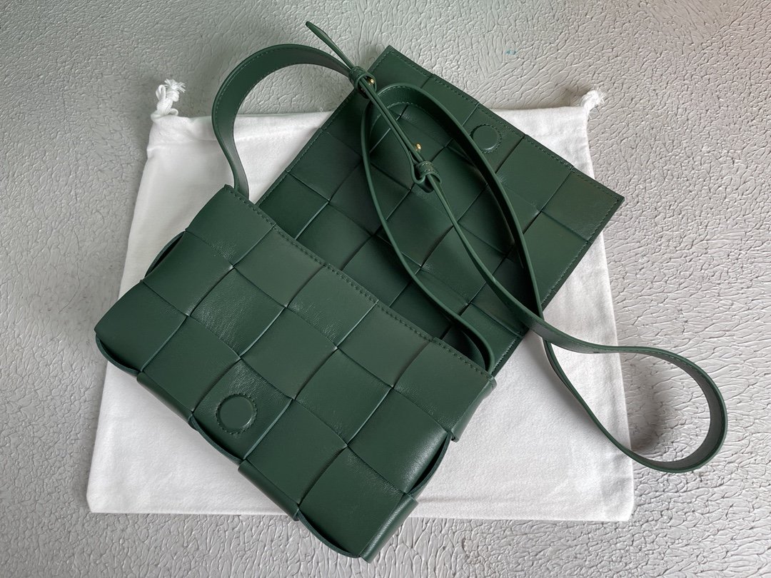 Bottega Veneta Cassette Raintree, For Women, Women’s Bags 9.1in/23cm 578004VMAY13035