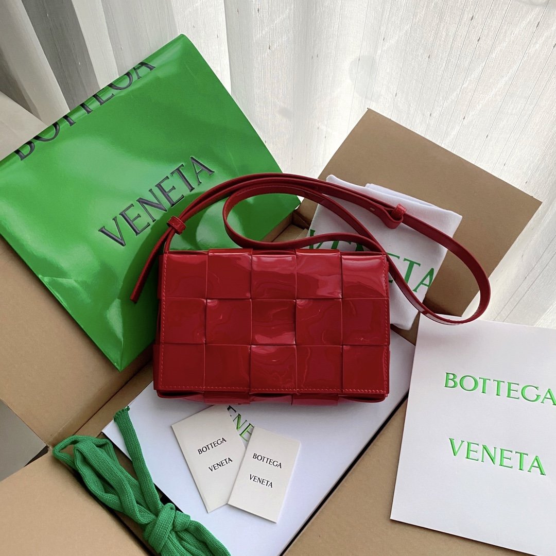 Bottega Veneta Cassette Red, For Women, Women’s Bags 9.1in/23cm 578004V1EP36358
