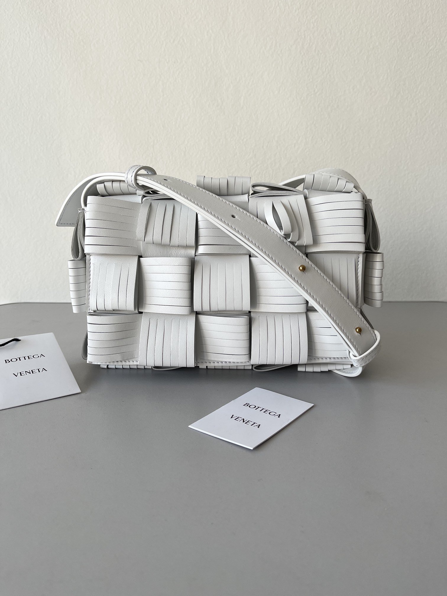 Bottega Veneta Cassette White, For Women, Women’s Bags 9.1in/23cm 680698V1G719009