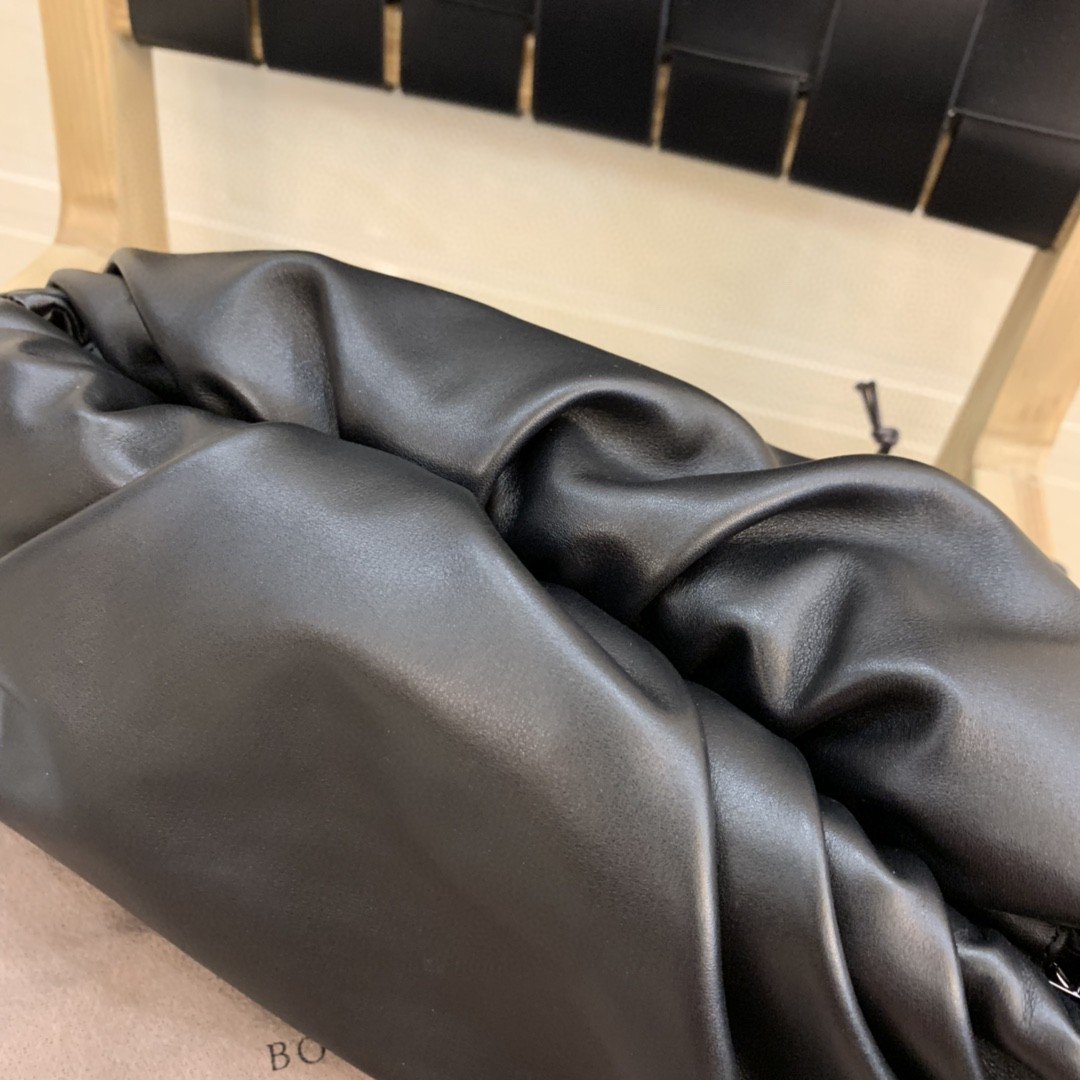 Bottega Veneta Chain Pouch For Women 12.2in/31cm In Black