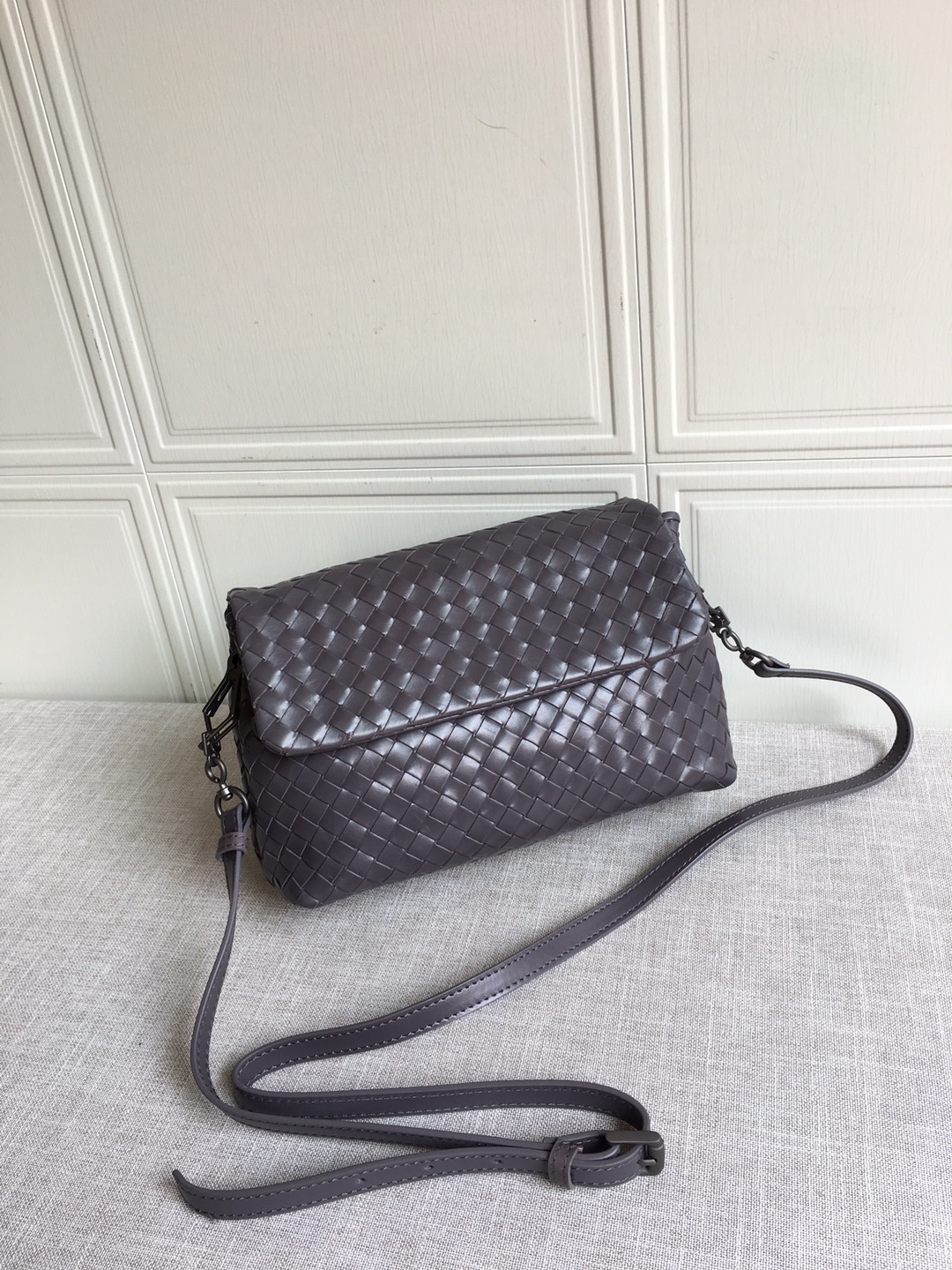 Bottega Veneta Classic Intrecciato Dark Brown, For Women, Women’s Bags 8.9in/22.5cm