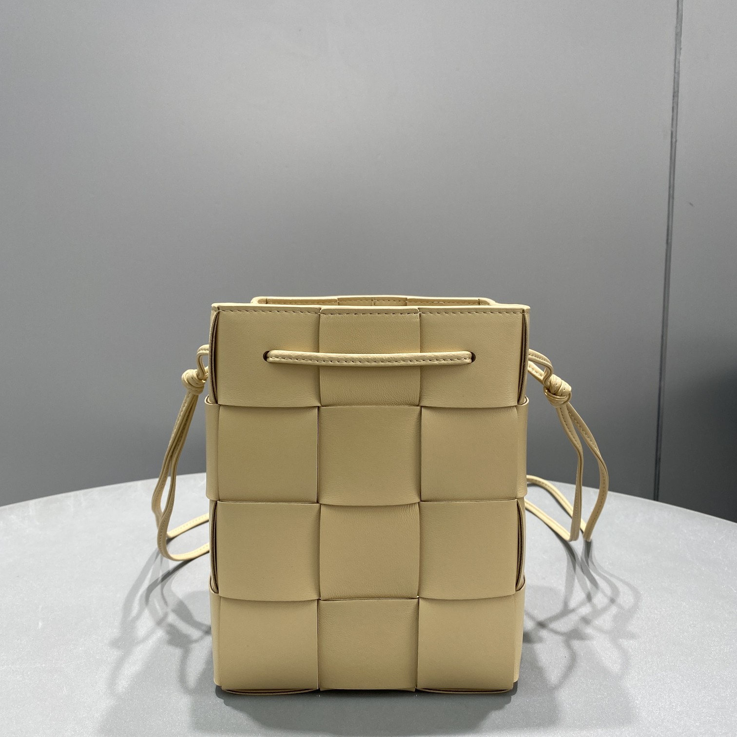Bottega Veneta Mini Cassette Bucket Bag Beige, For Women, Women’s Bags 5.5in/14cm 680217VCQC49776