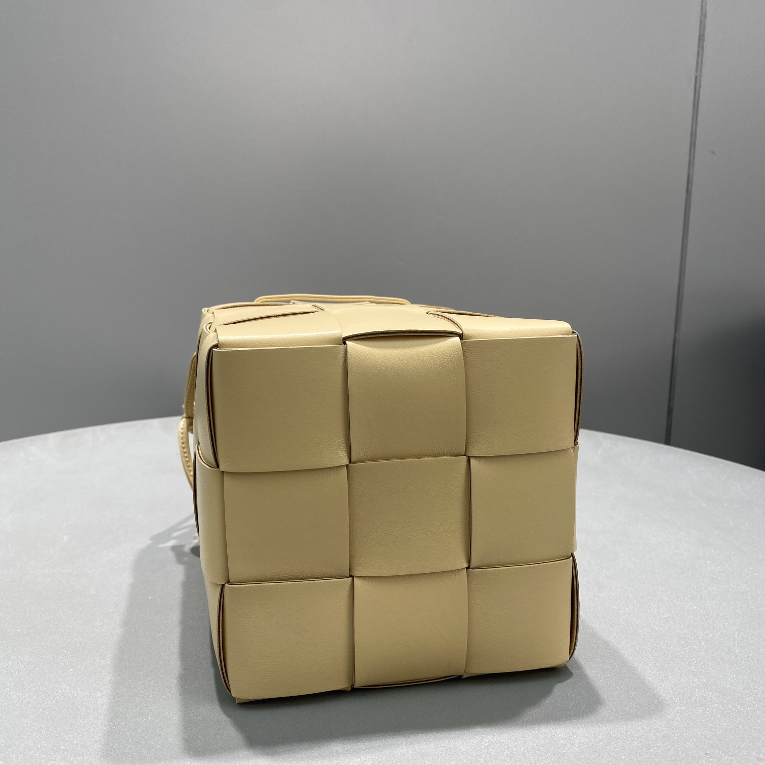Bottega Veneta Mini Cassette Bucket Bag Beige, For Women, Women’s Bags 5.5in/14cm 680217VCQC49776