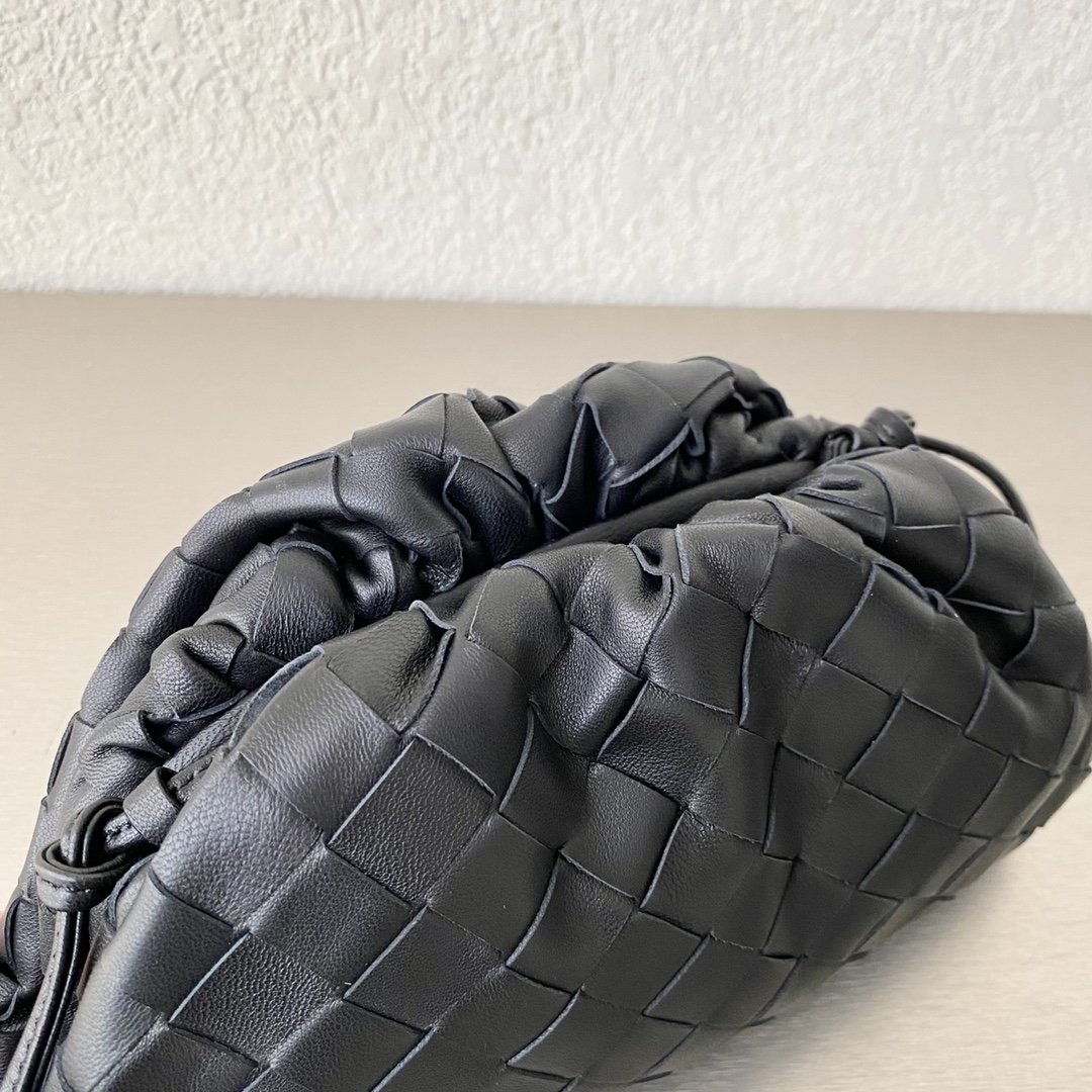 Bottega Veneta Mini Pouch Black, For Women, Women’s Bags 8.6in/22cm 585852VCPP18803