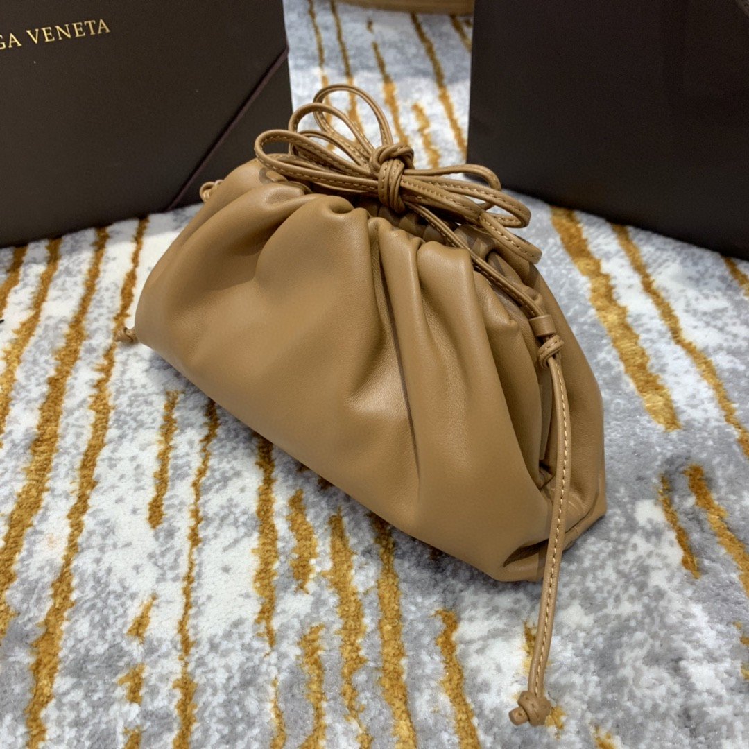 Bottega Veneta Mini Pouch For Women 8.6in/22cm In Brown 585852VCP402618