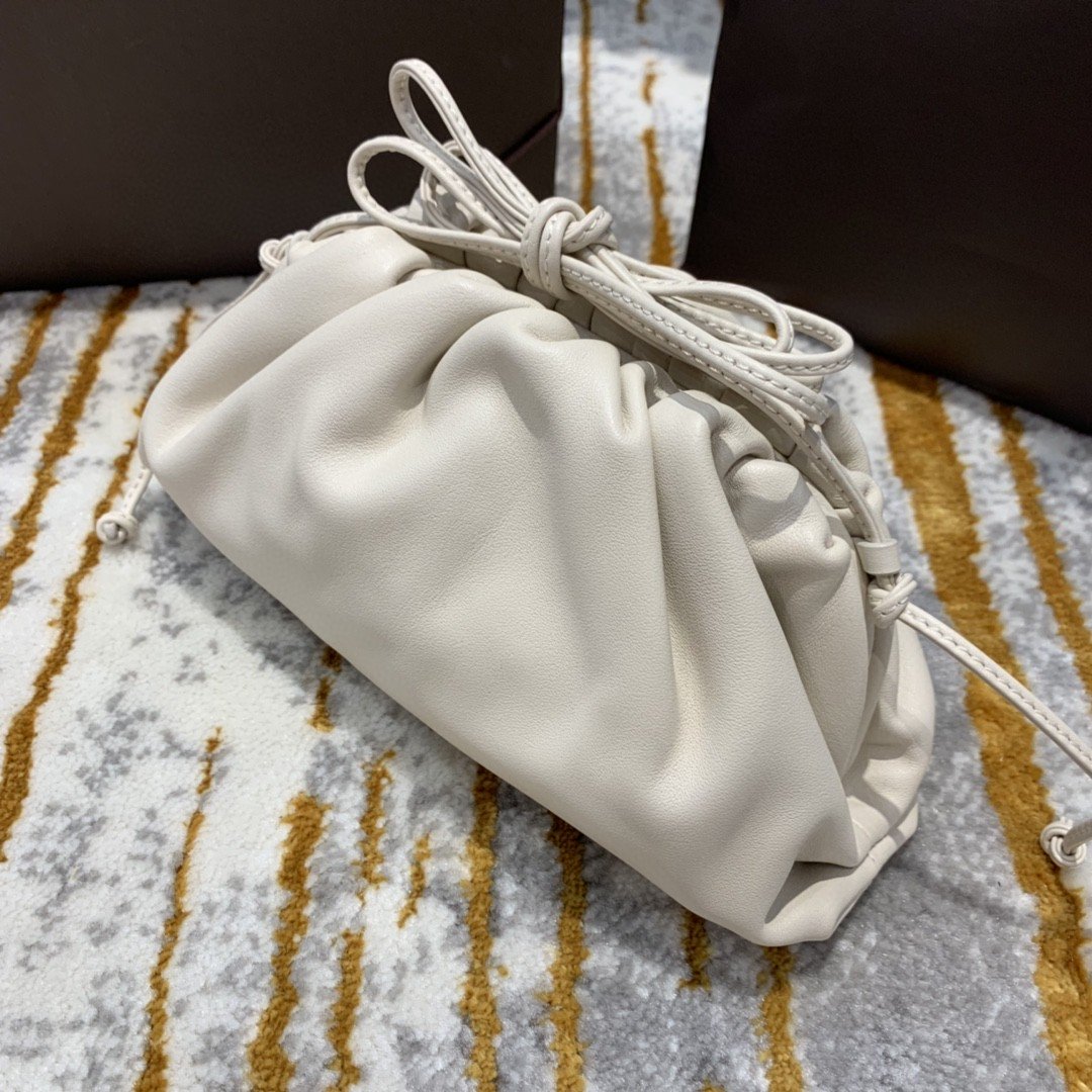Bottega Veneta Mini Pouch For Women 8.6in/22cm In Chalk 585852VCP409646