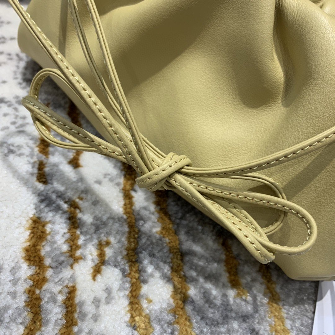 Bottega Veneta Mini Pouch For Women 8.6in/22cm In Yellow