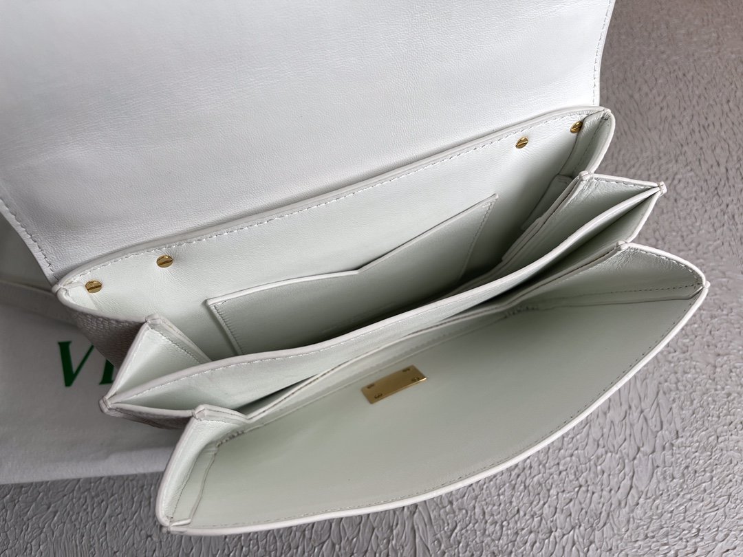 Bottega Veneta Mount White, For Women, Women’s Bags 8.3in/21cm 667399V12