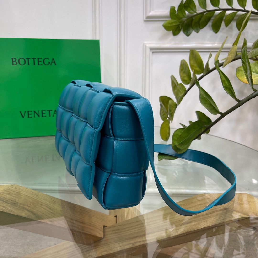 Bottega Veneta Padded Cassette Bag For Women 10.2in/26cm In Blue 591970VCQR13118