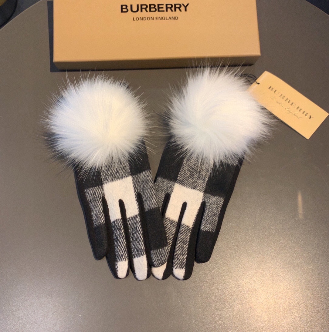 Burberry Cashmere Gloves In Black & White