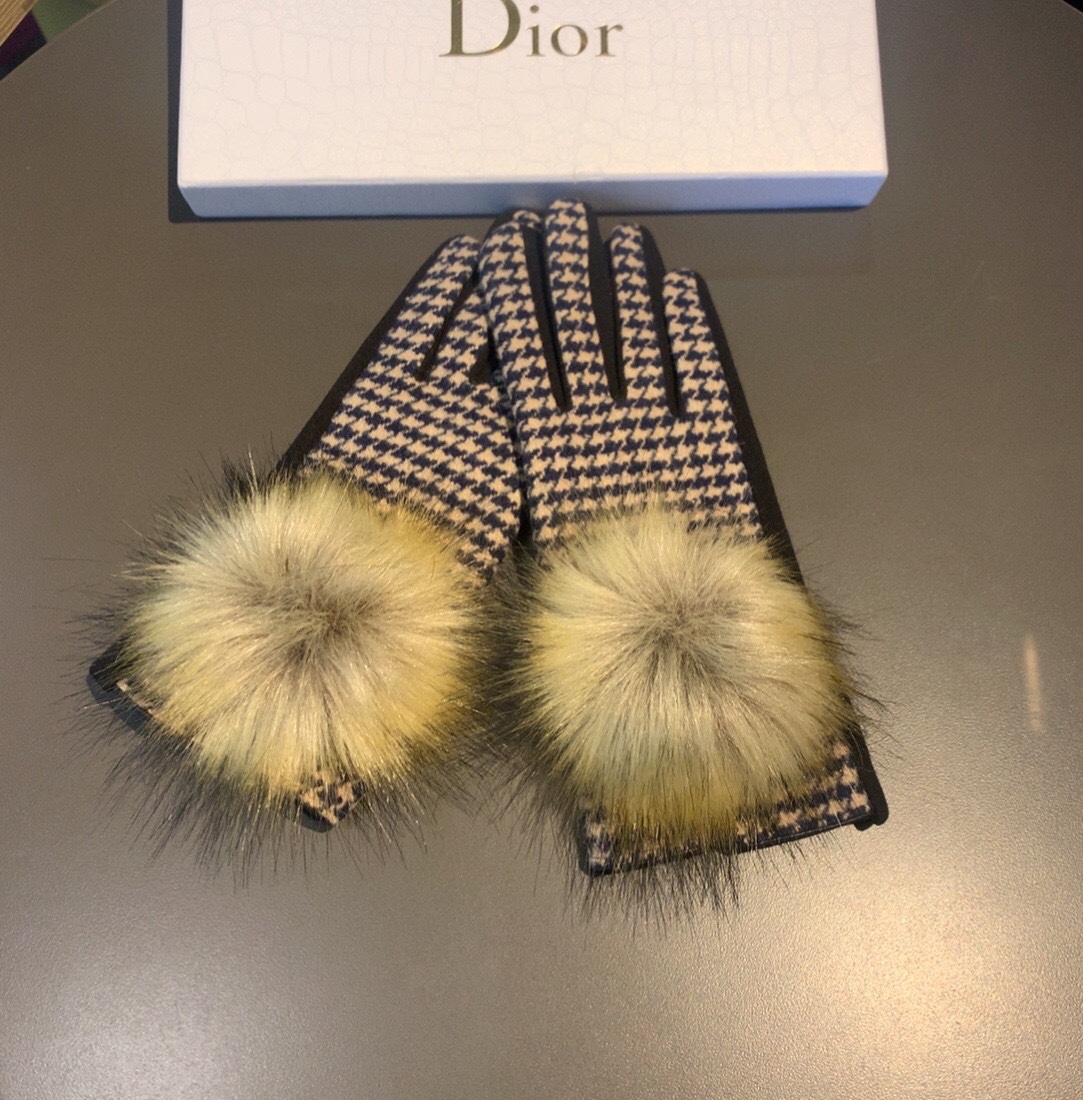 Burberry Cashmere Gloves In Brown