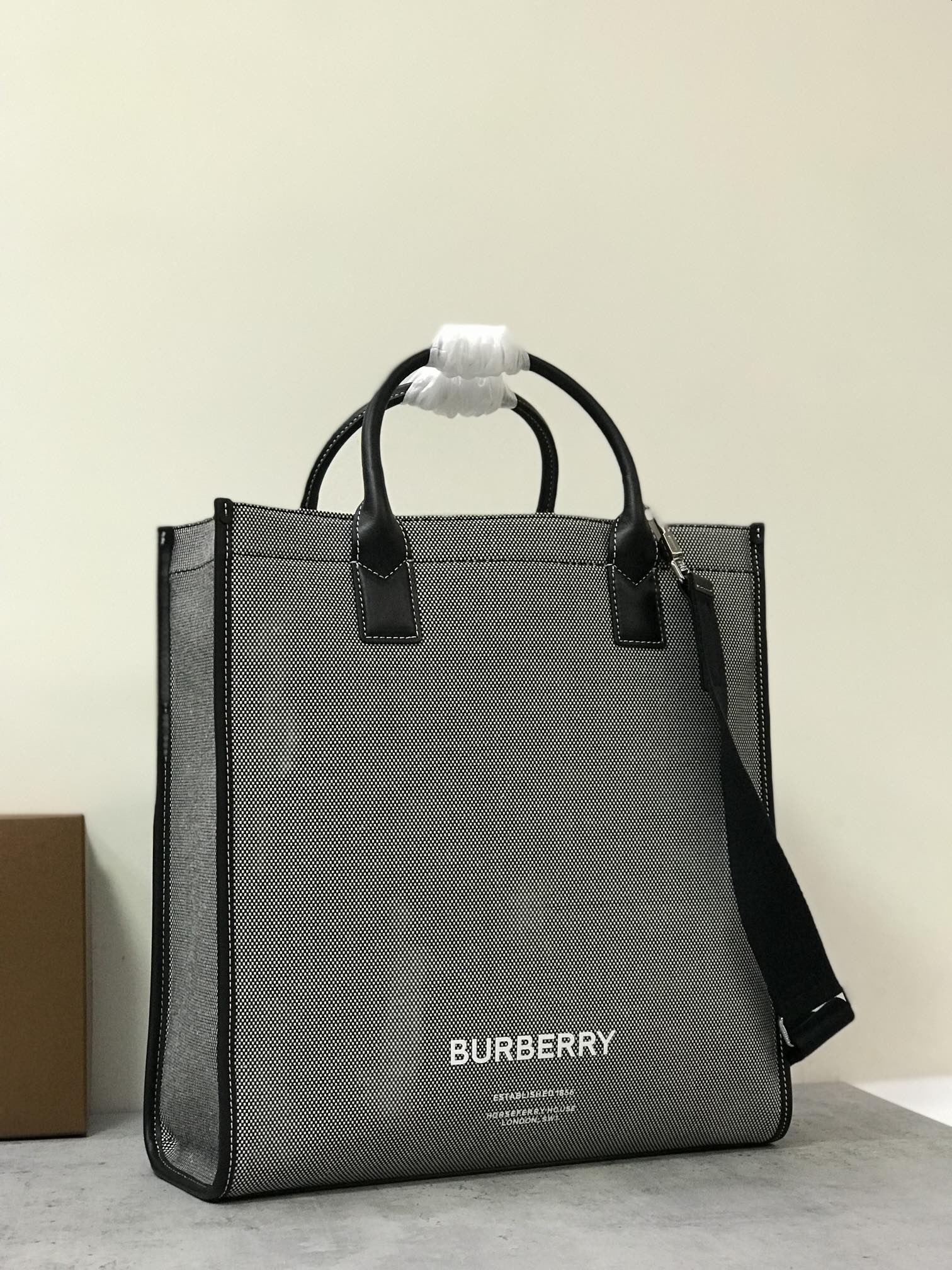 Burberry Horseferry Print Cotton Canvas Tote Black/Grey For Women, Women’s Bags, Shoulder And Crossbody Bags 14in/ 35.5cm BUR 80508141