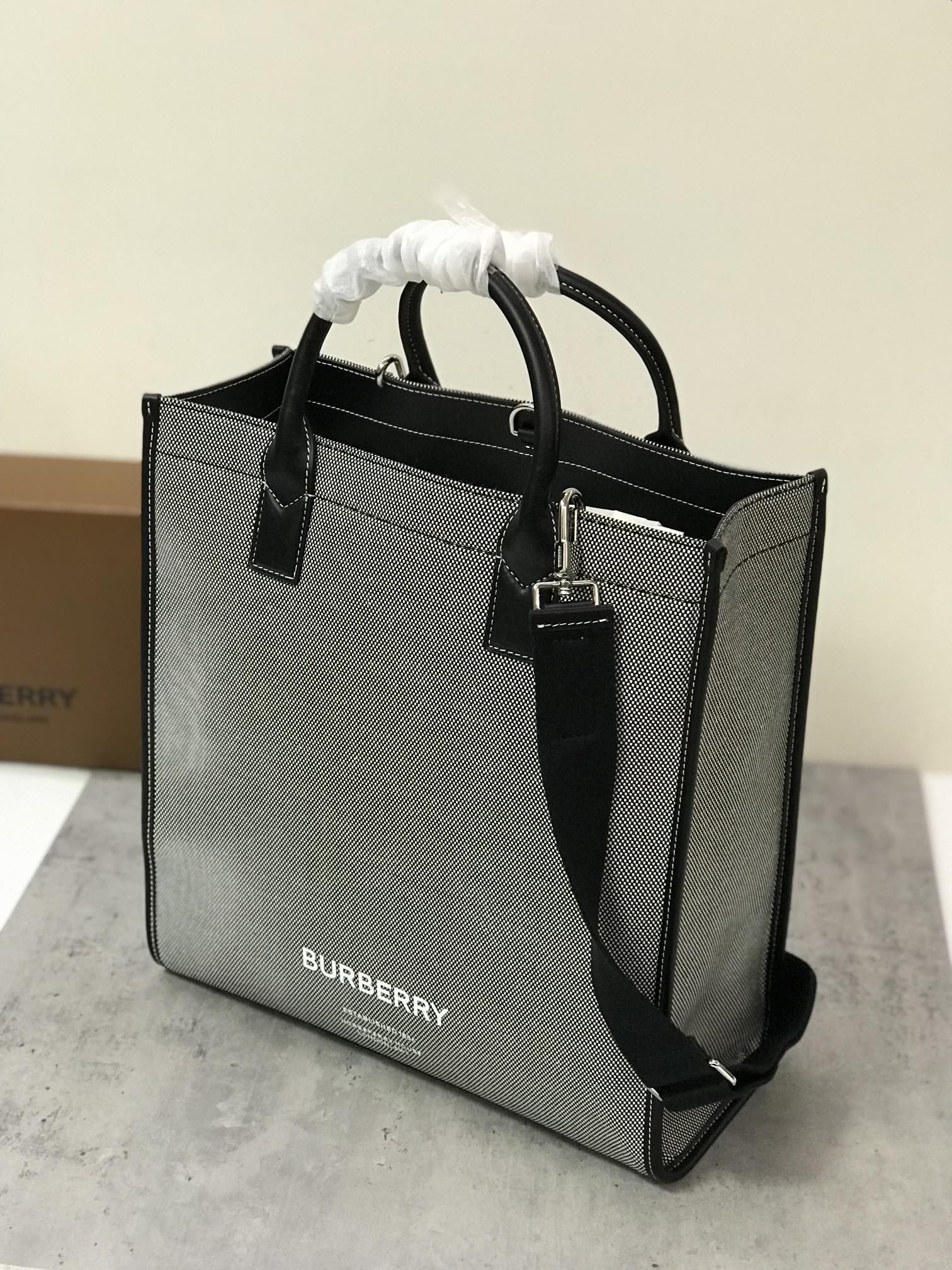 Burberry Horseferry Print Cotton Canvas Tote Black/Grey For Women, Women’s Bags, Shoulder And Crossbody Bags 14in/ 35.5cm BUR 80508141