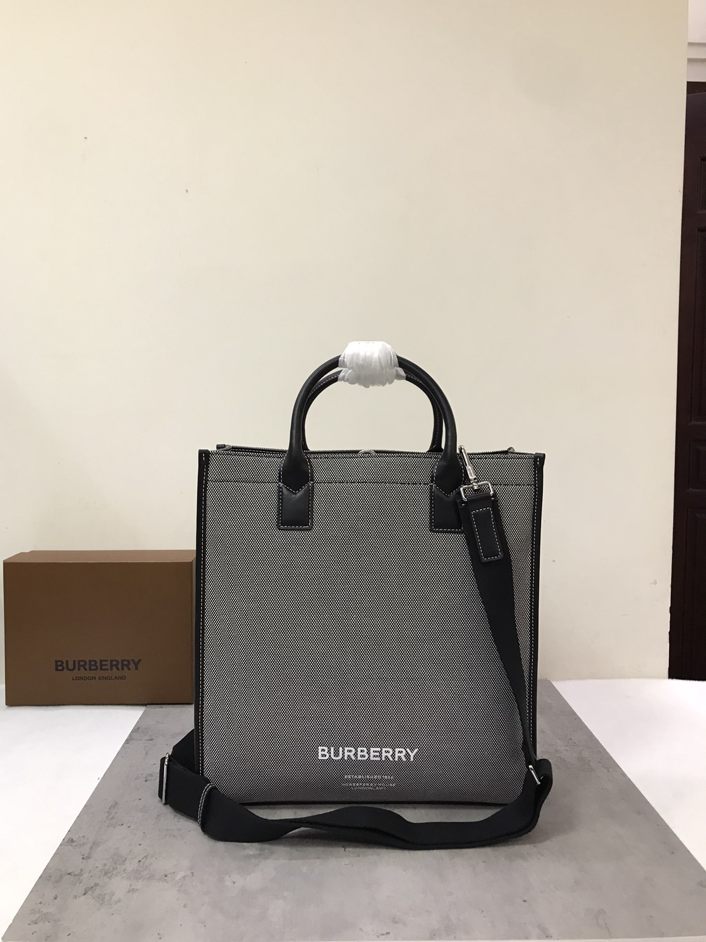 Burberry Horseferry Print Cotton Canvas Tote Black/Grey For Women, Women’s Bags, Shoulder And Crossbody Bags 14in/ 35.5cm BUR 80508141